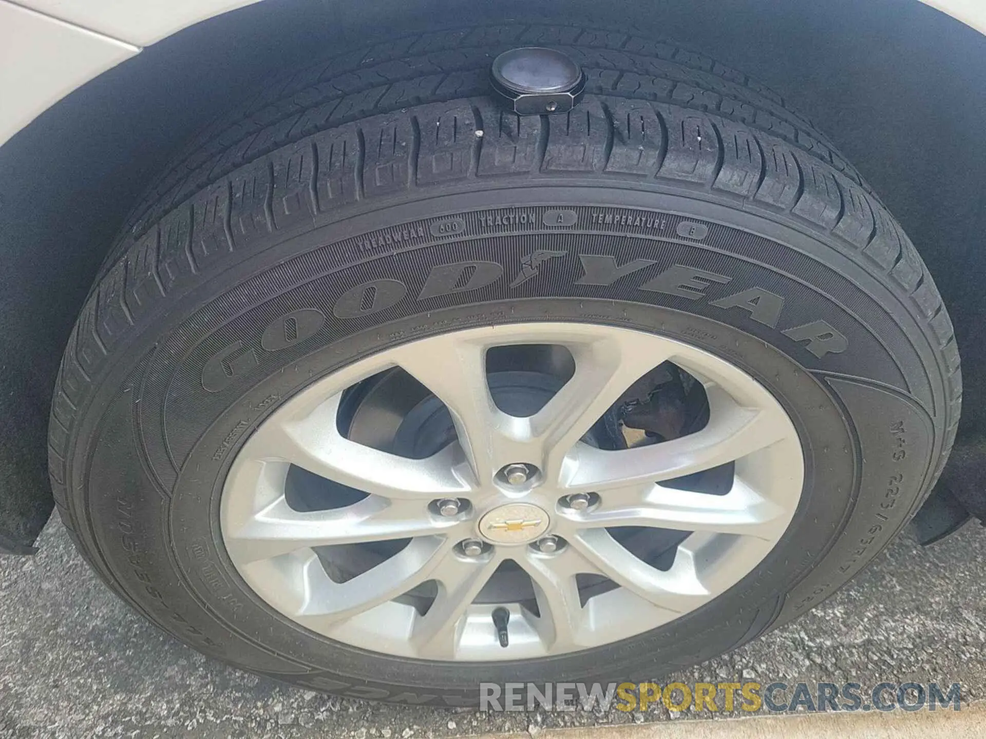 29 Photograph of a damaged car 2GNAXJEV5M6159059 CHEVROLET EQUINOX 2021
