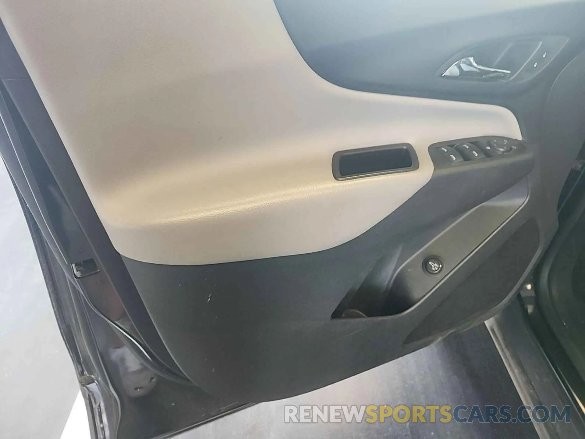 16 Photograph of a damaged car 2GNAXJEV5M6160860 CHEVROLET EQUINOX 2021