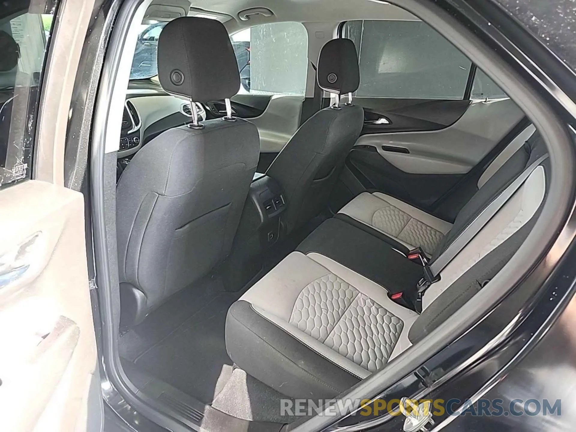 17 Photograph of a damaged car 2GNAXJEV5M6160860 CHEVROLET EQUINOX 2021
