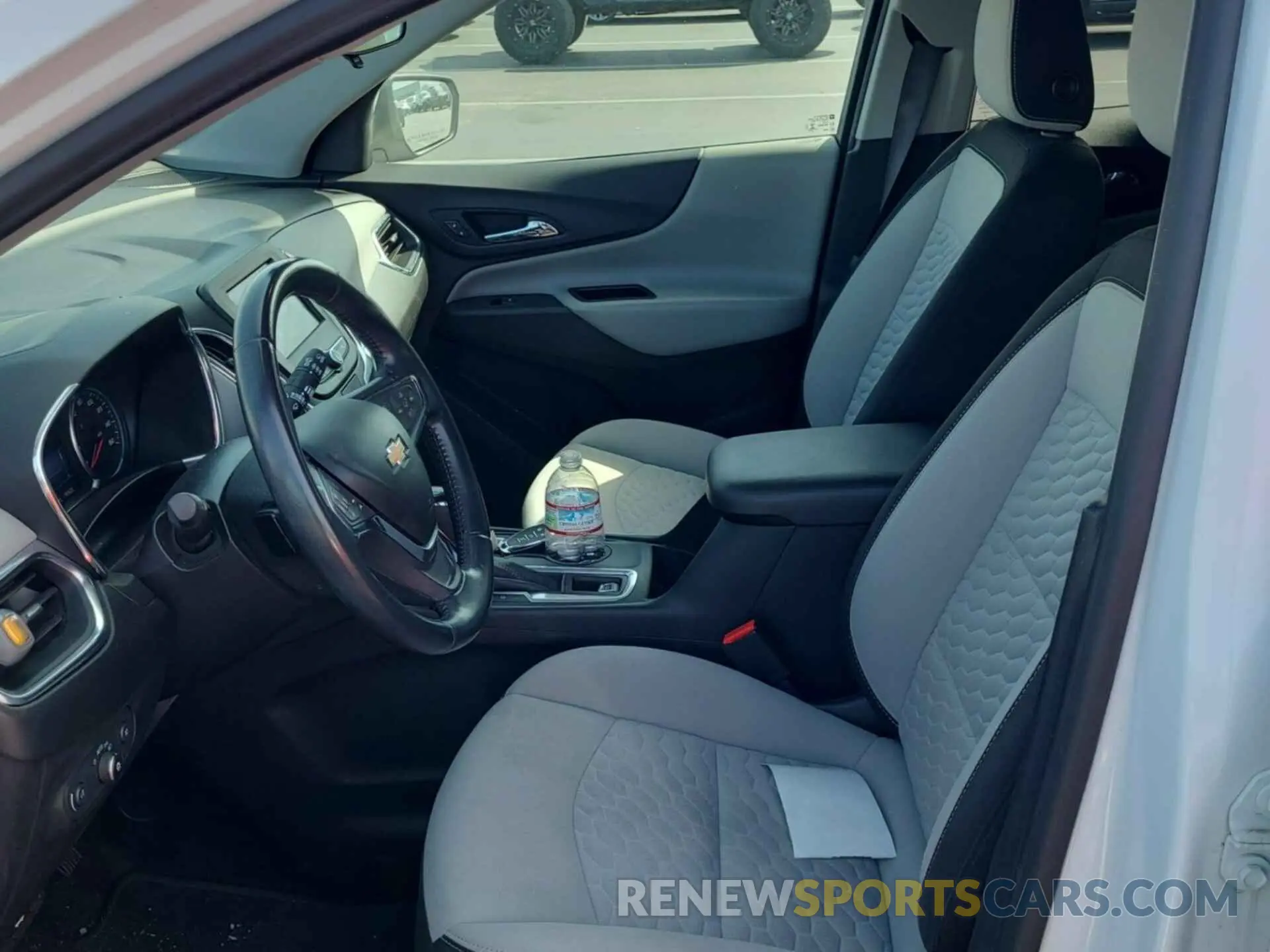 19 Photograph of a damaged car 2GNAXJEV7M6107724 CHEVROLET EQUINOX 2021