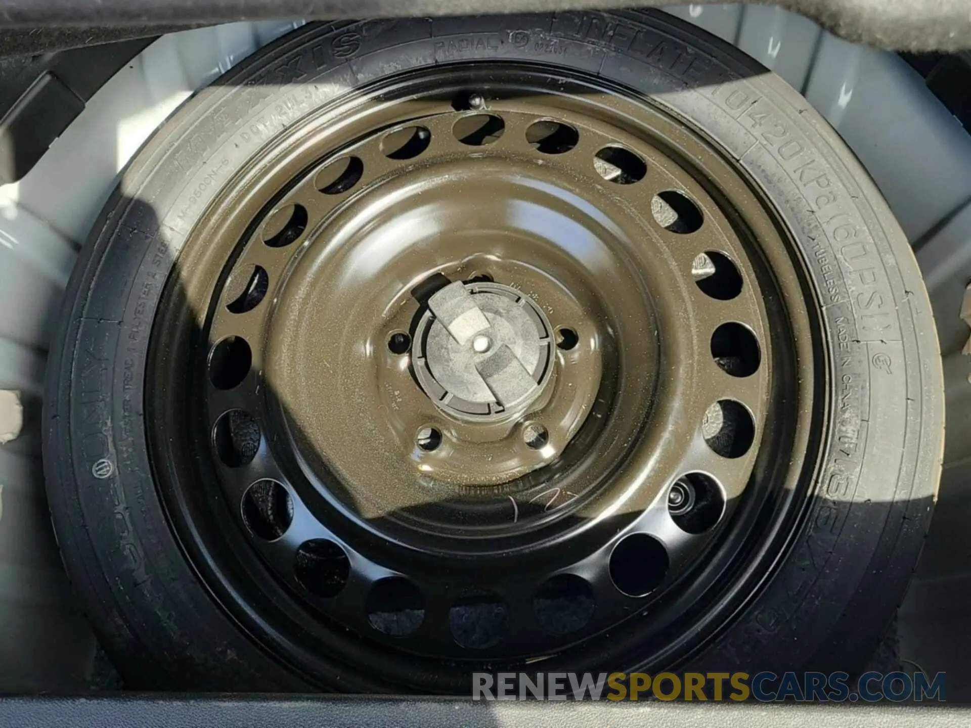 47 Photograph of a damaged car 2GNAXJEV7M6107724 CHEVROLET EQUINOX 2021