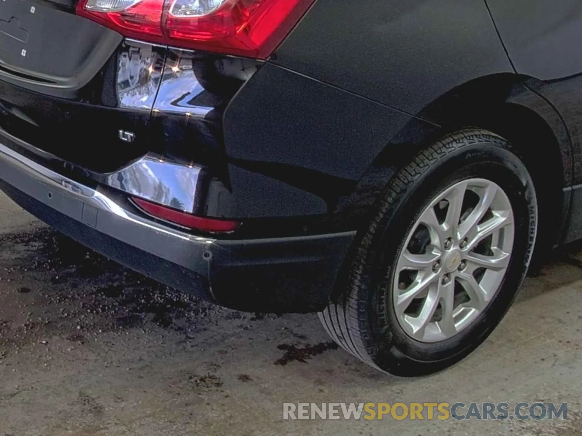 11 Photograph of a damaged car 2GNAXJEV8M6104931 CHEVROLET EQUINOX 2021