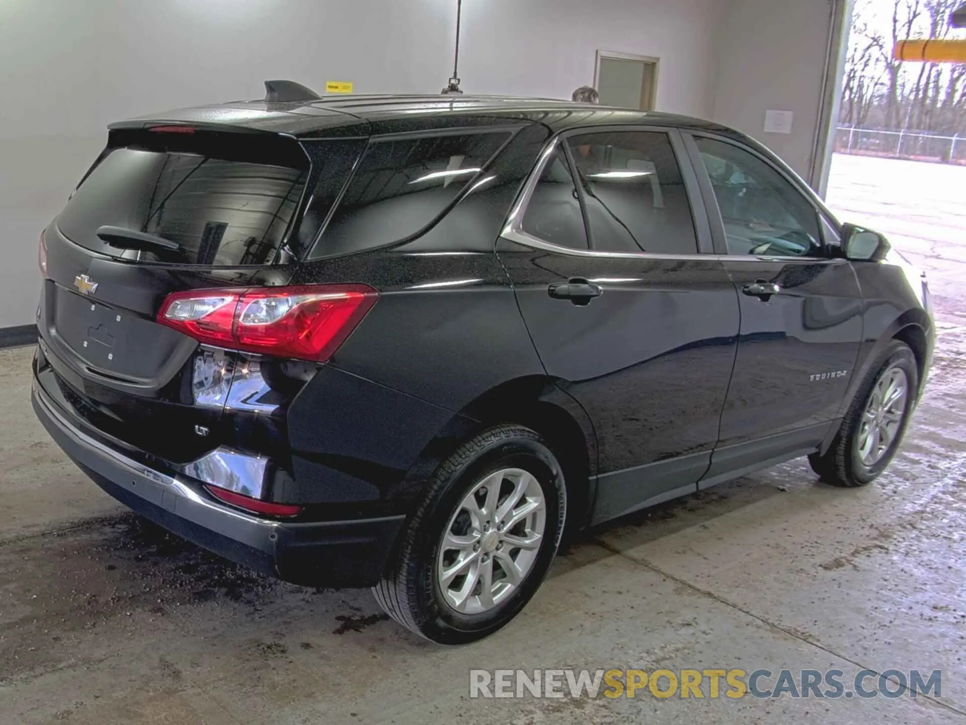 9 Photograph of a damaged car 2GNAXJEV8M6104931 CHEVROLET EQUINOX 2021