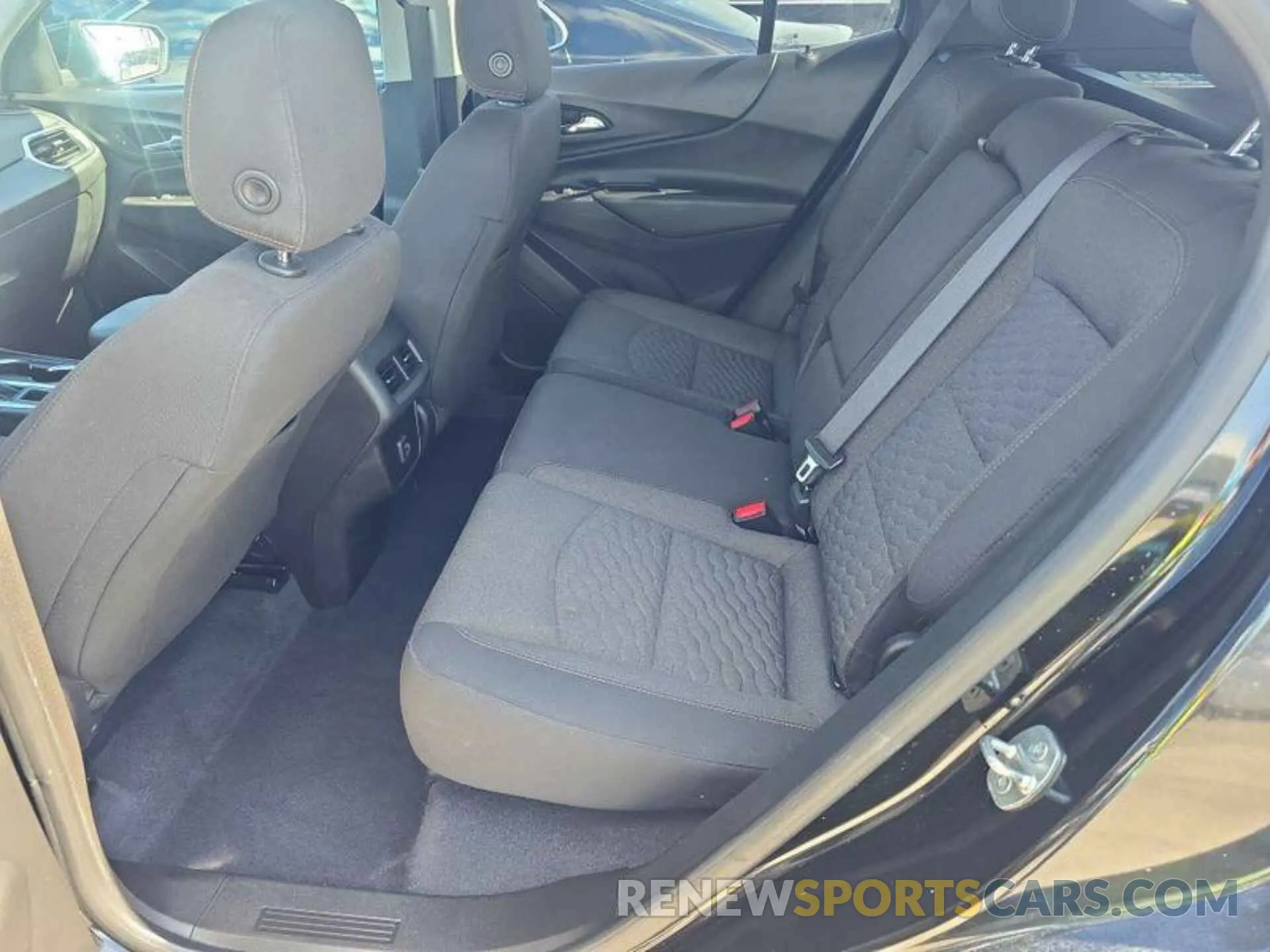 14 Photograph of a damaged car 2GNAXJEV9M6106008 CHEVROLET EQUINOX 2021