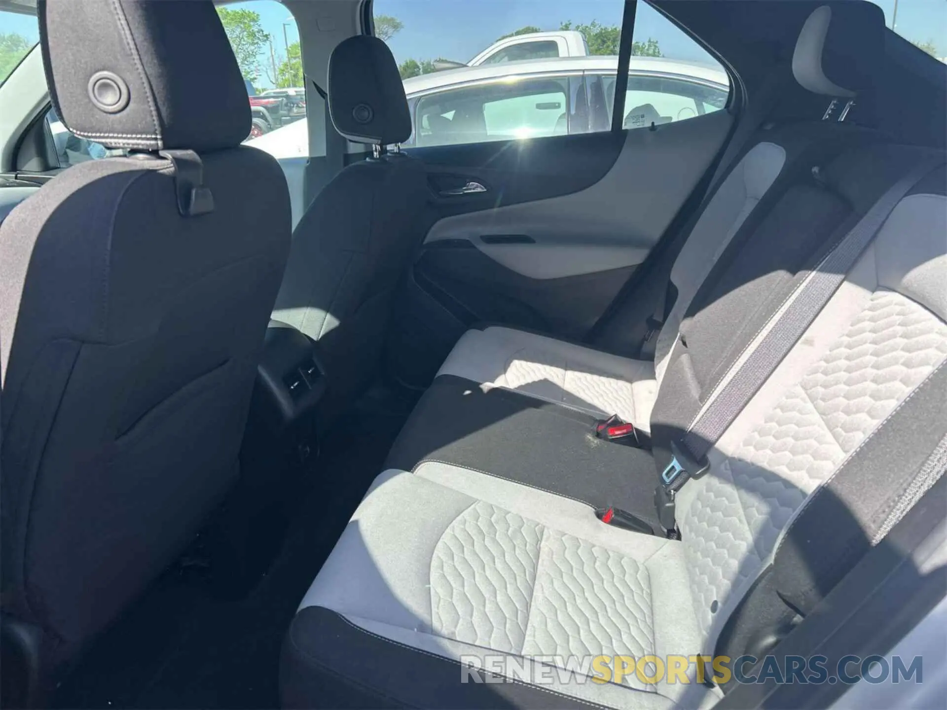 2 Фотография поврежденного автомобиля 2GNAXJEV9M6106137 CHEVROLET EQUINOX 2021