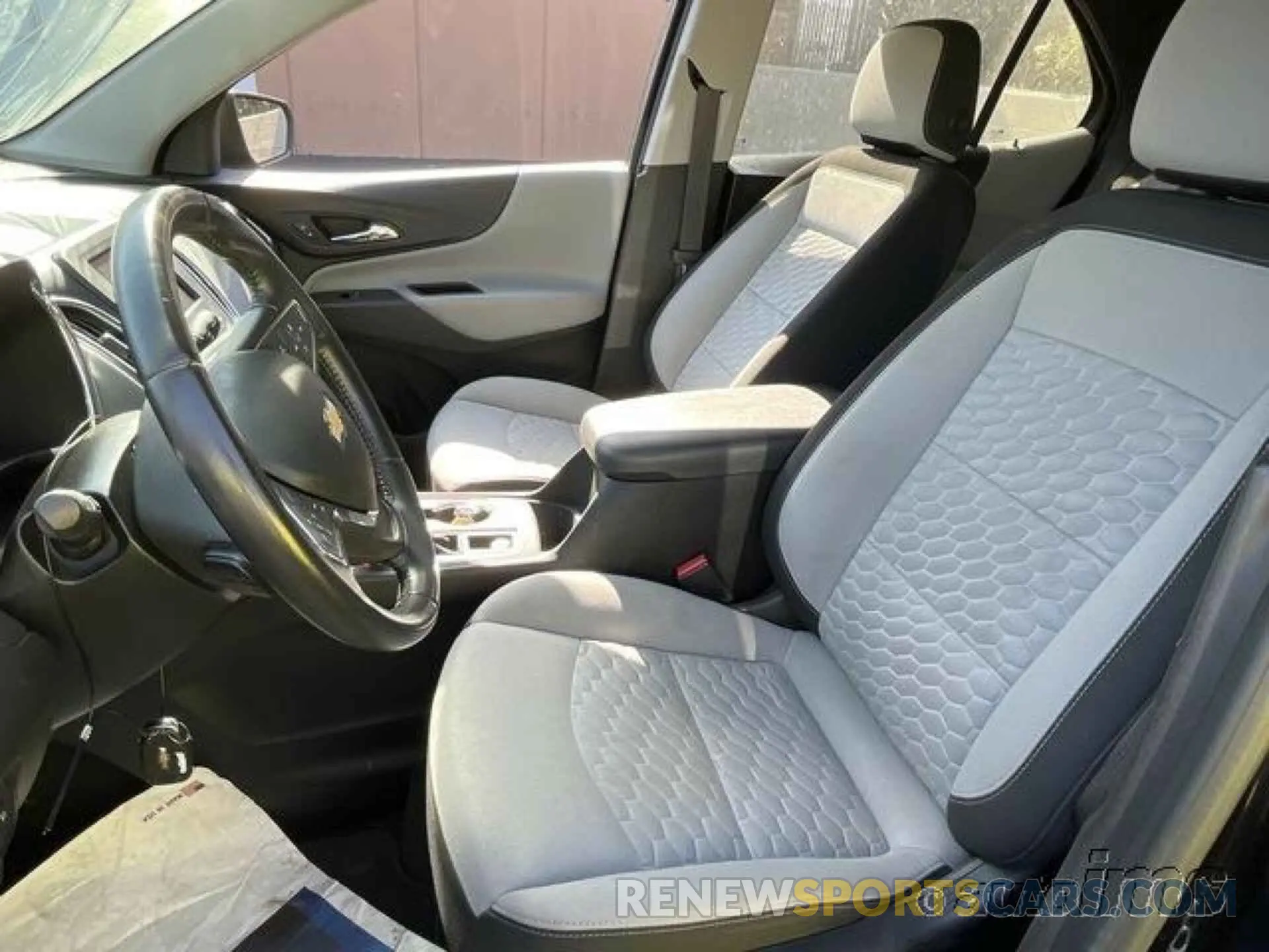 4 Фотография поврежденного автомобиля 2GNAXJEVXM6123545 CHEVROLET EQUINOX 2021
