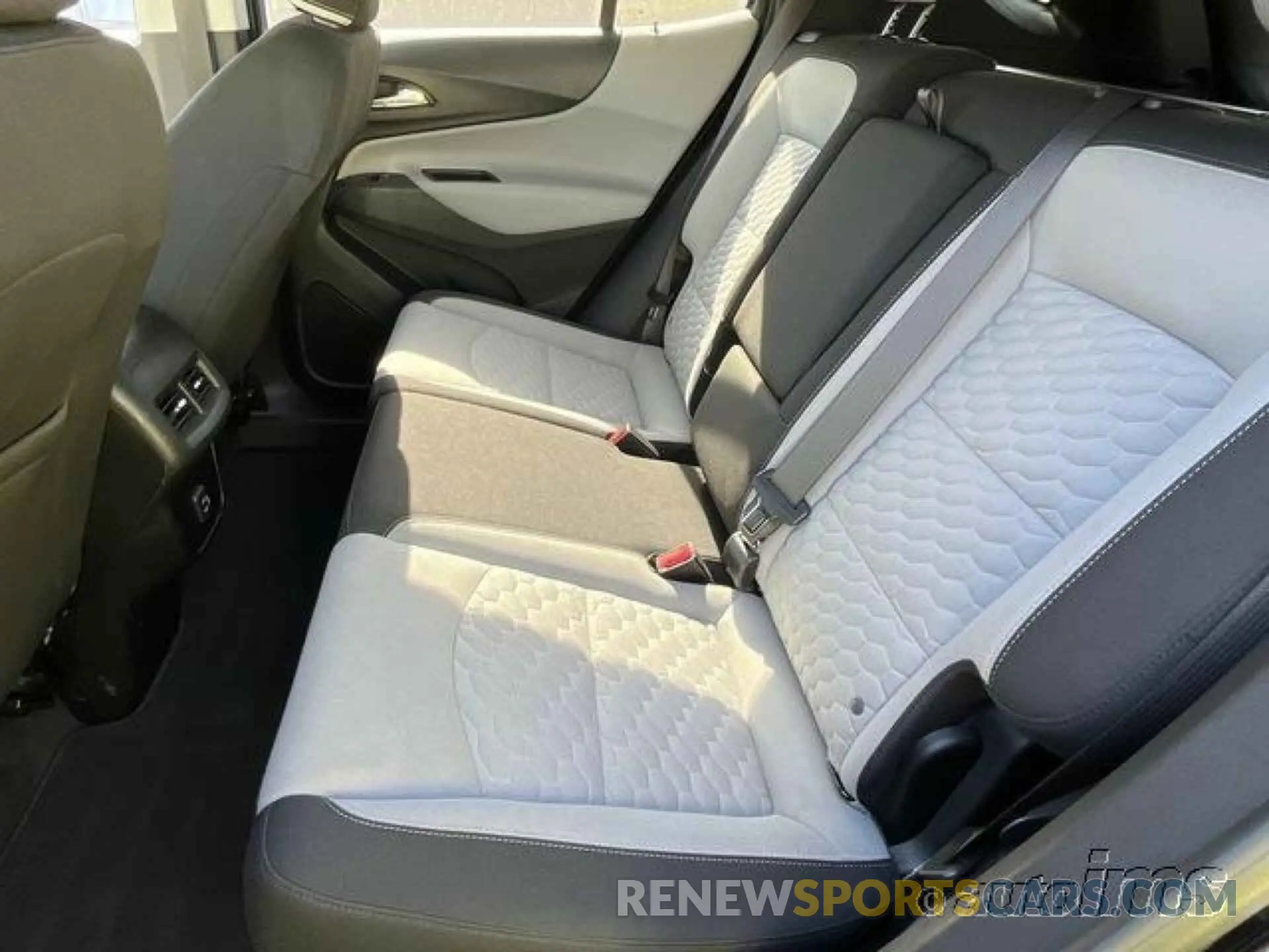 9 Фотография поврежденного автомобиля 2GNAXJEVXM6123545 CHEVROLET EQUINOX 2021