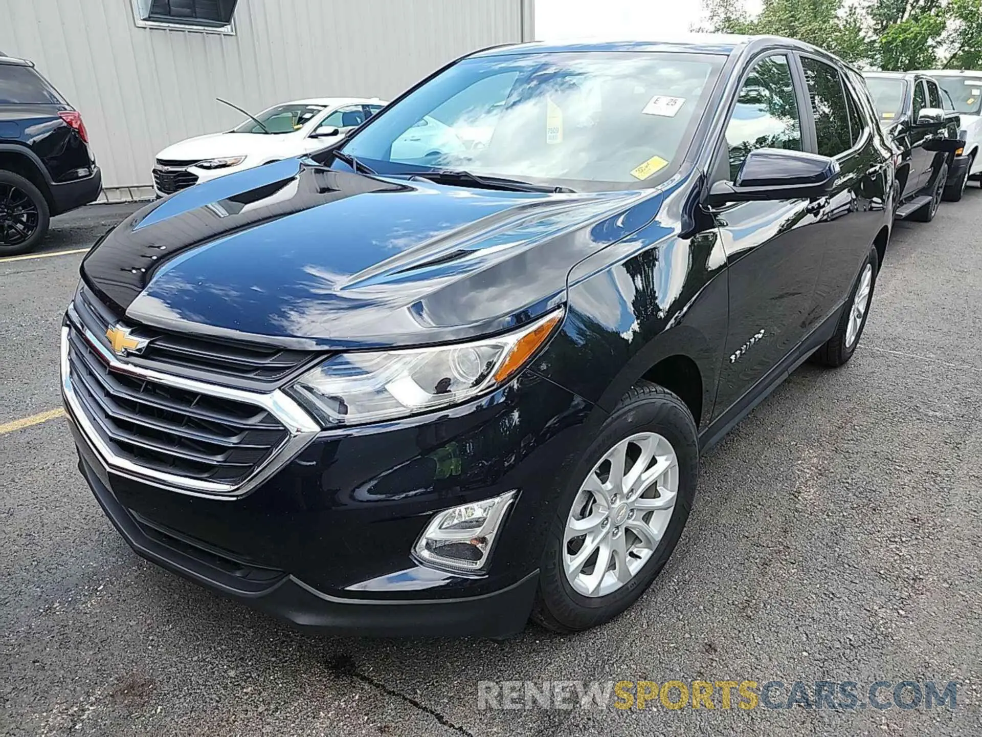 24 Photograph of a damaged car 2GNAXJEVXM6156951 CHEVROLET EQUINOX 2021