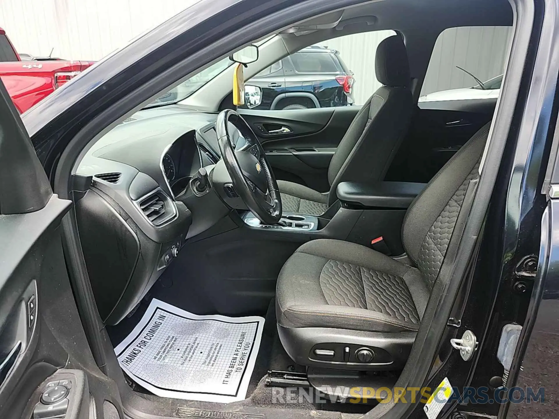28 Photograph of a damaged car 2GNAXJEVXM6156951 CHEVROLET EQUINOX 2021