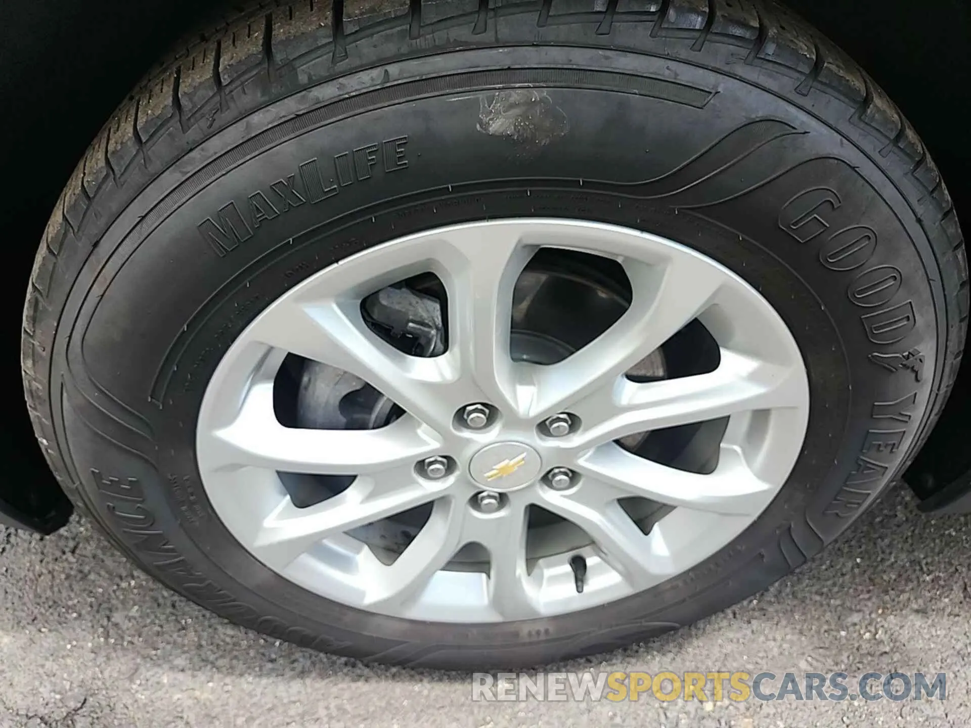 29 Photograph of a damaged car 2GNAXJEVXM6156951 CHEVROLET EQUINOX 2021