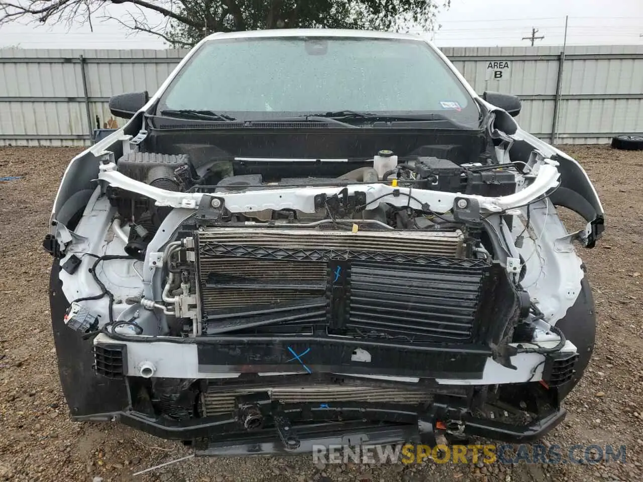 5 Photograph of a damaged car 2GNAXKEV0M6119137 CHEVROLET EQUINOX 2021
