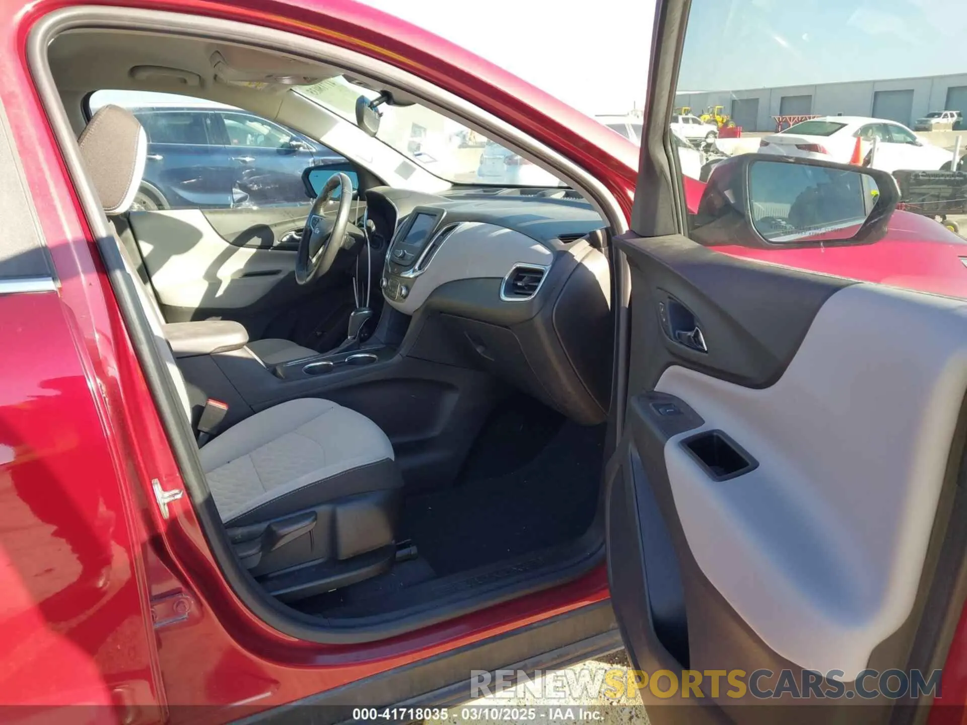 5 Photograph of a damaged car 2GNAXKEV0M6135676 CHEVROLET EQUINOX 2021