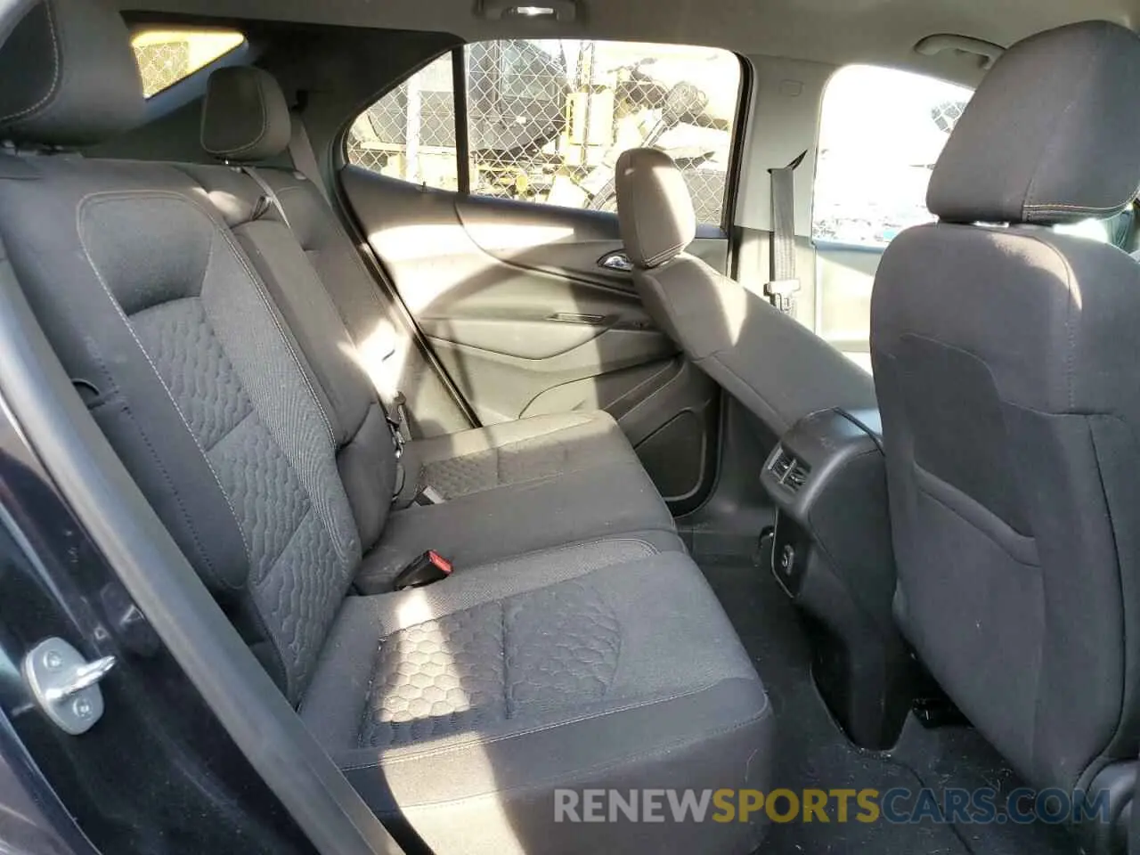 11 Photograph of a damaged car 2GNAXKEV0M6142157 CHEVROLET EQUINOX 2021