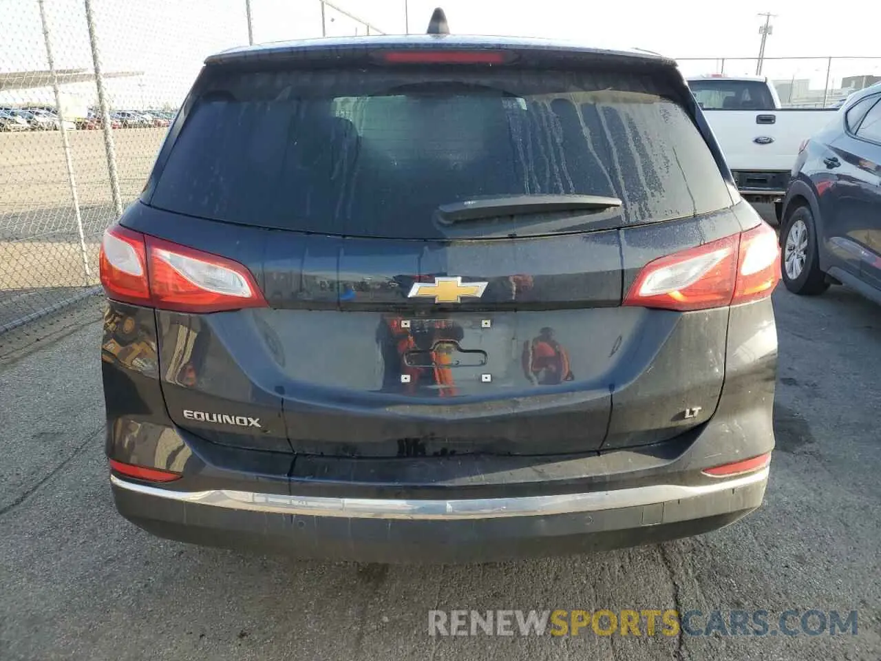 6 Photograph of a damaged car 2GNAXKEV0M6142157 CHEVROLET EQUINOX 2021
