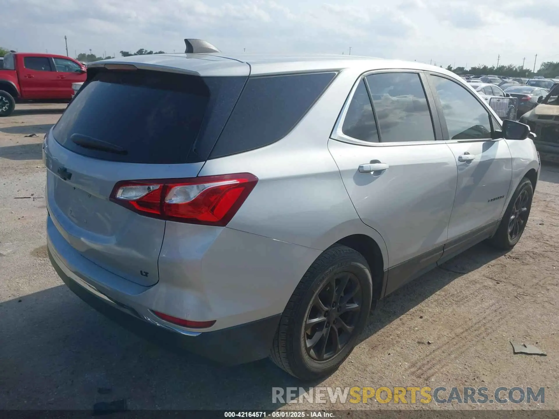4 Фотография поврежденного автомобиля 2GNAXKEV1M6105926 CHEVROLET EQUINOX 2021