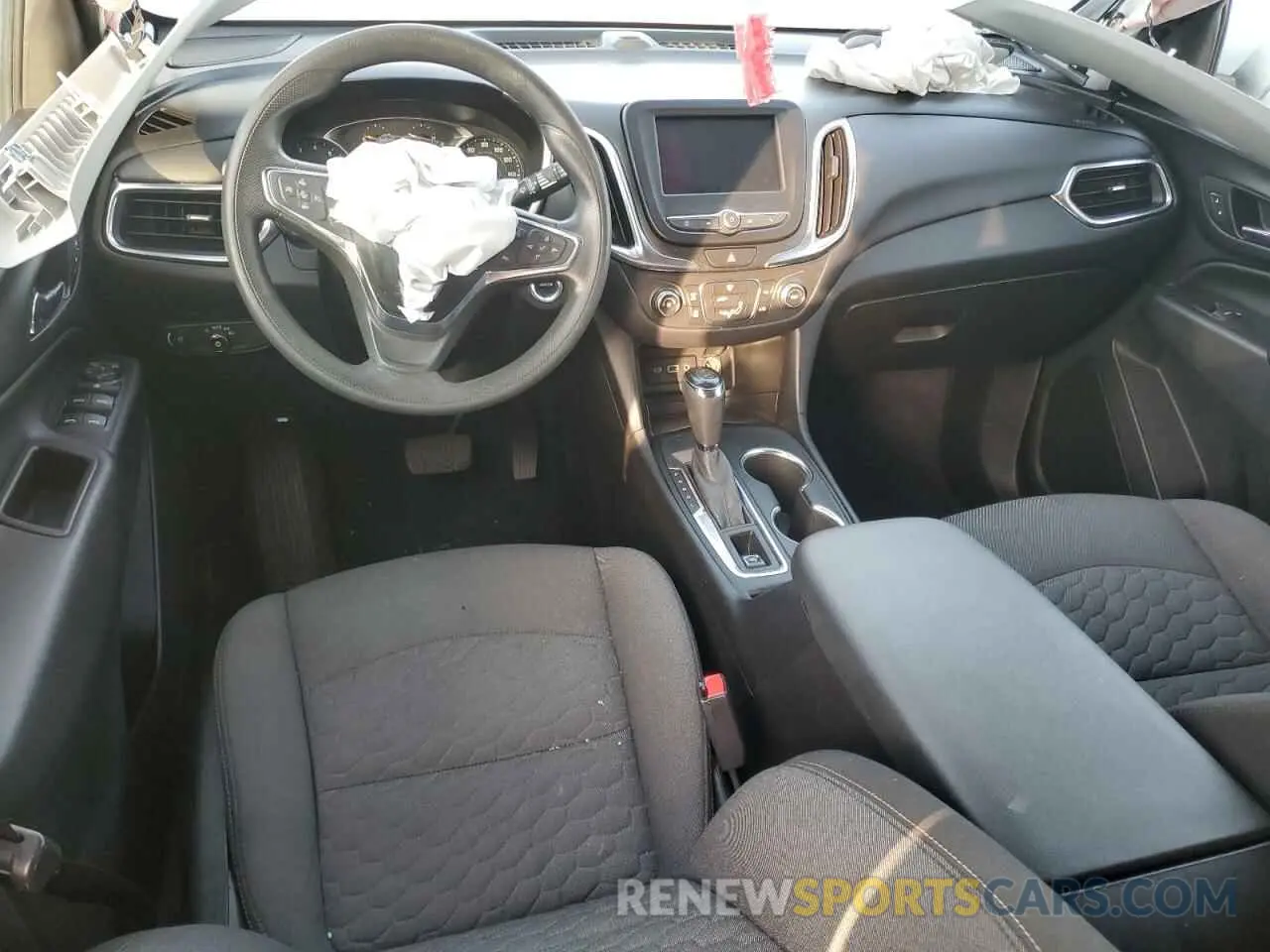 8 Photograph of a damaged car 2GNAXKEV1M6119339 CHEVROLET EQUINOX 2021