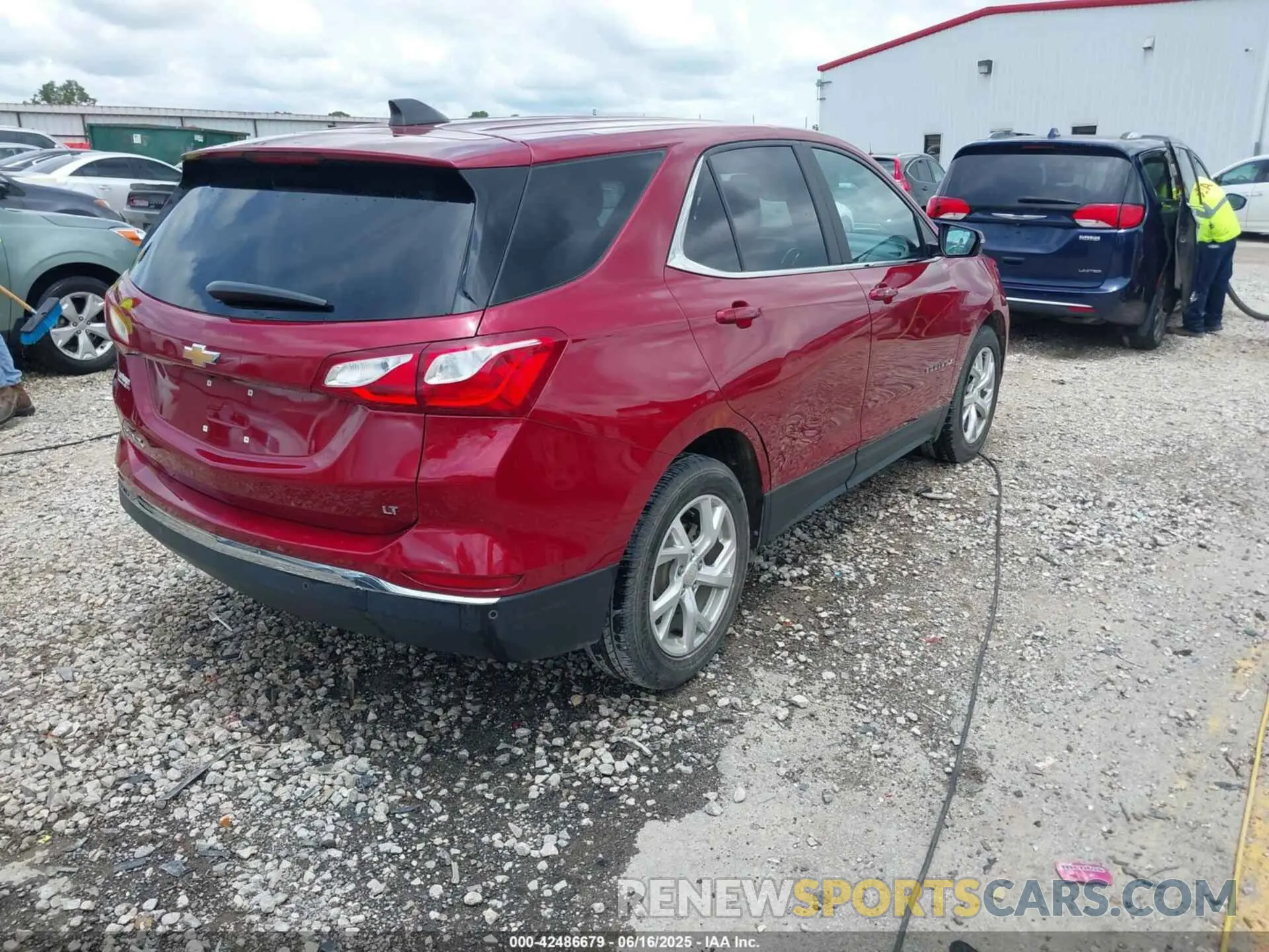 4 Фотография поврежденного автомобиля 2GNAXKEV1M6140305 CHEVROLET EQUINOX 2021