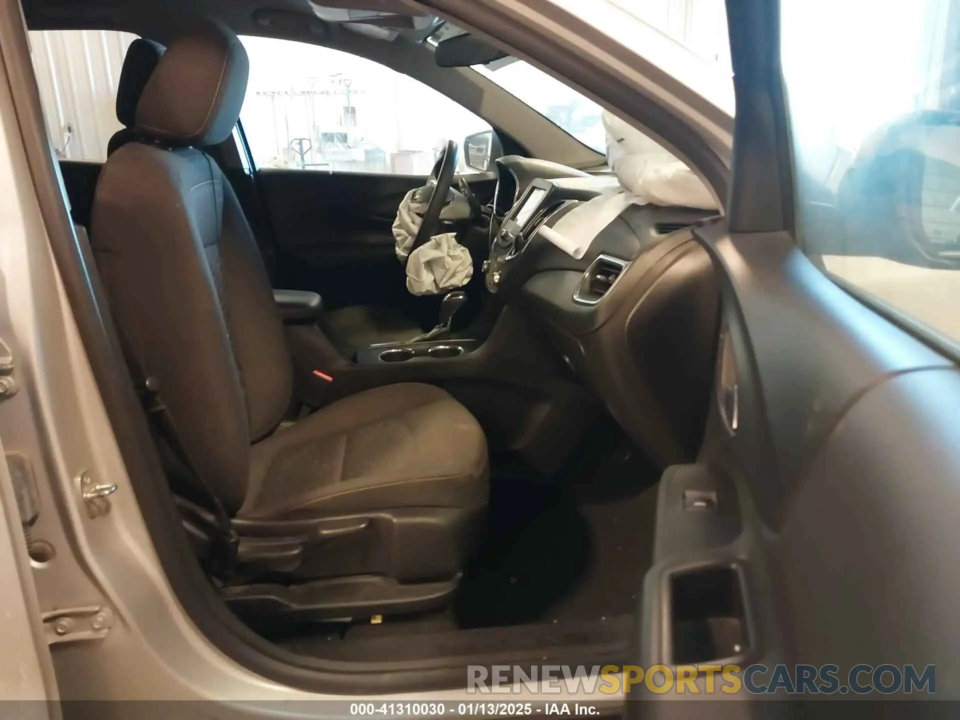 5 Photograph of a damaged car 2GNAXKEV2M6110942 CHEVROLET EQUINOX 2021