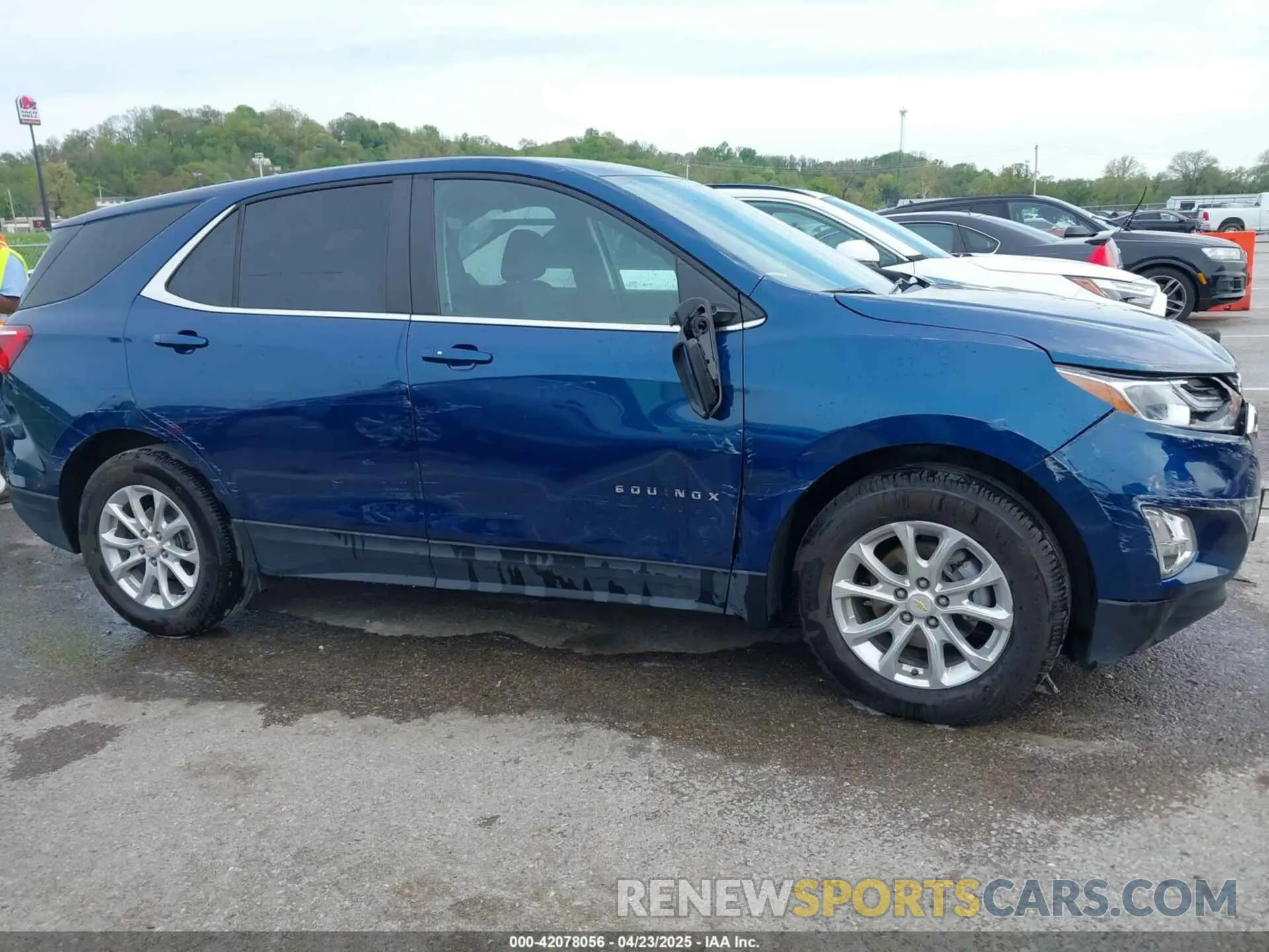 17 Photograph of a damaged car 2GNAXKEV2M6137106 CHEVROLET EQUINOX 2021