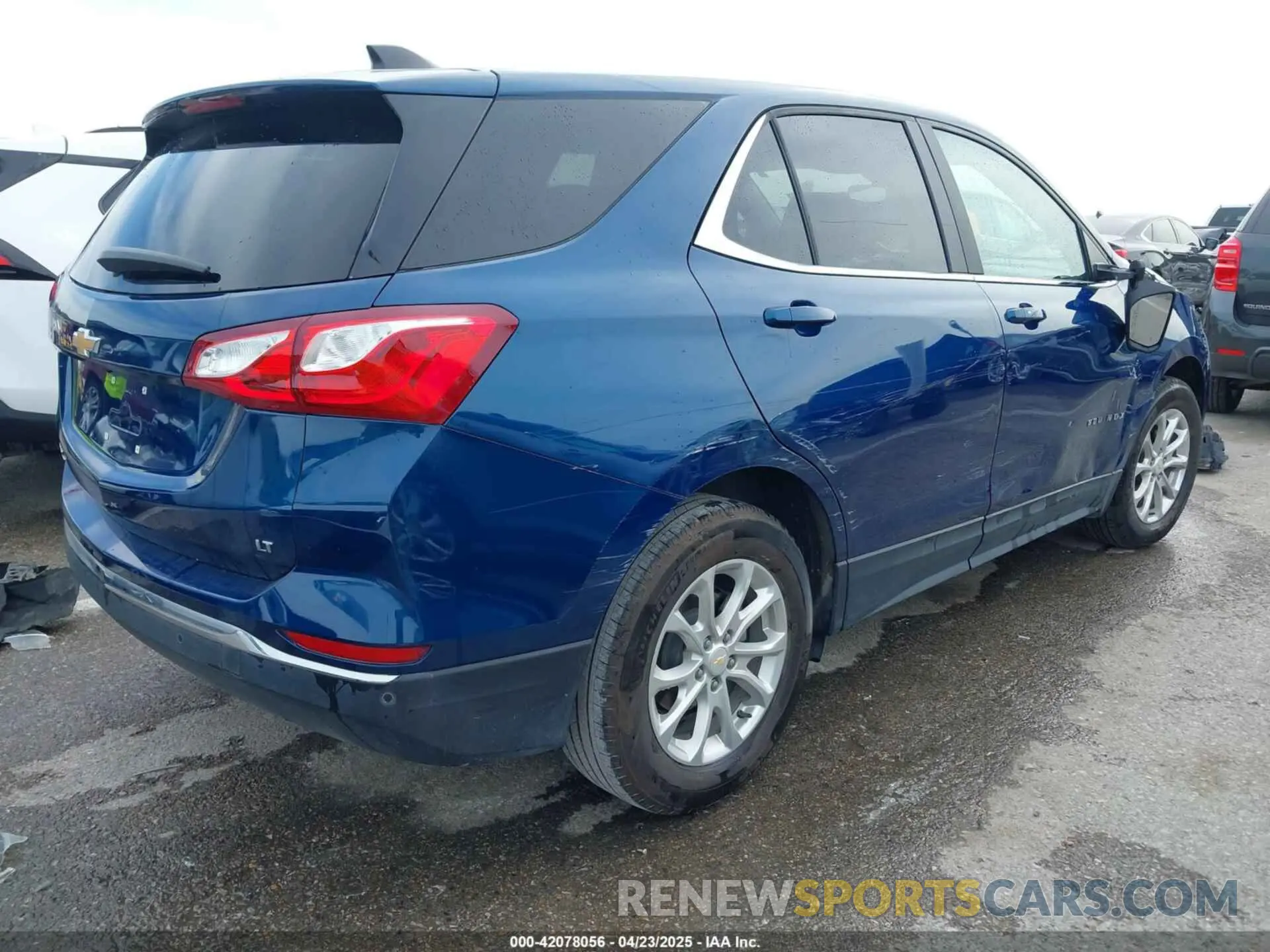 4 Photograph of a damaged car 2GNAXKEV2M6137106 CHEVROLET EQUINOX 2021