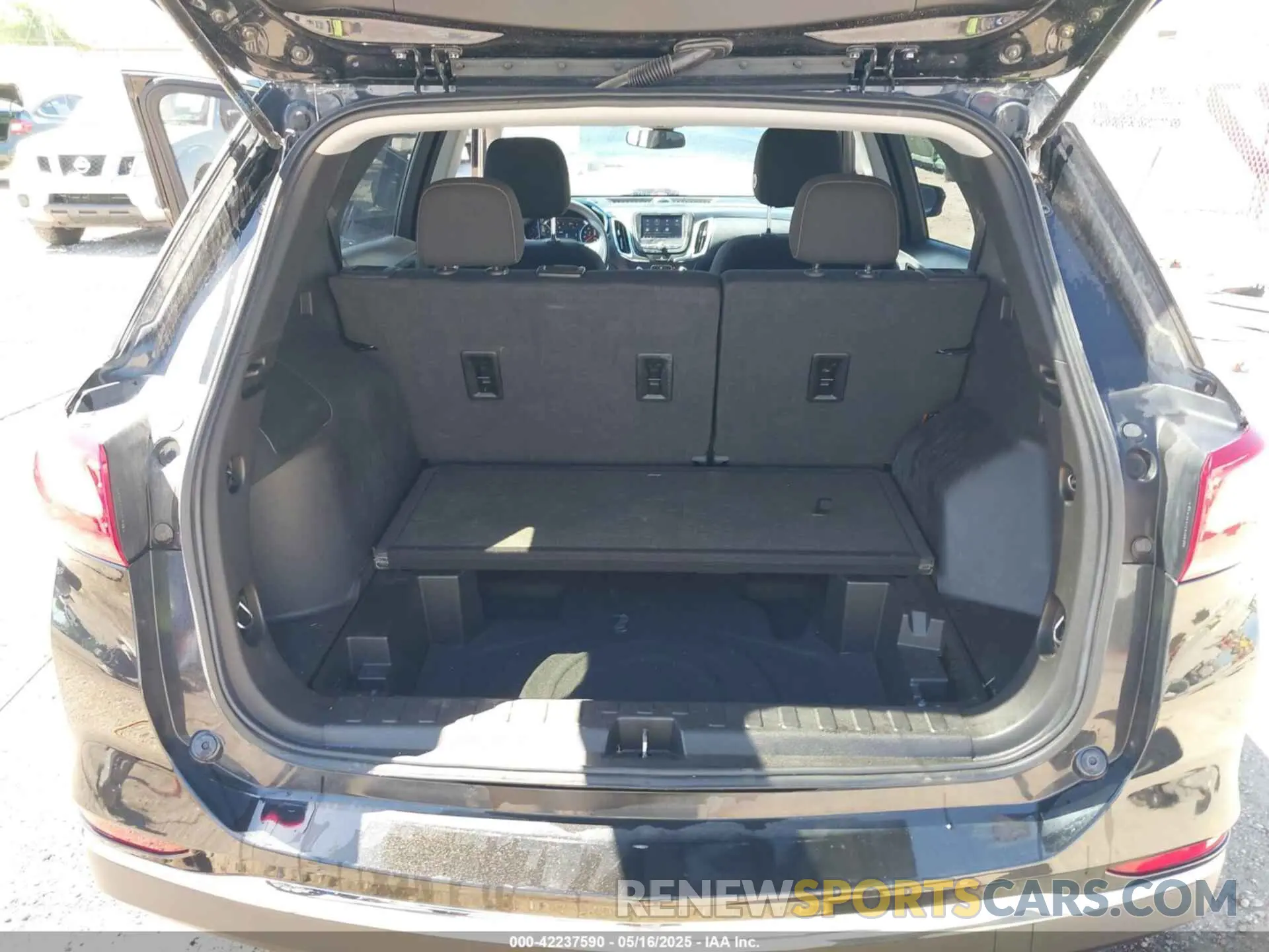 12 Photograph of a damaged car 2GNAXKEV3M6139382 CHEVROLET EQUINOX 2021