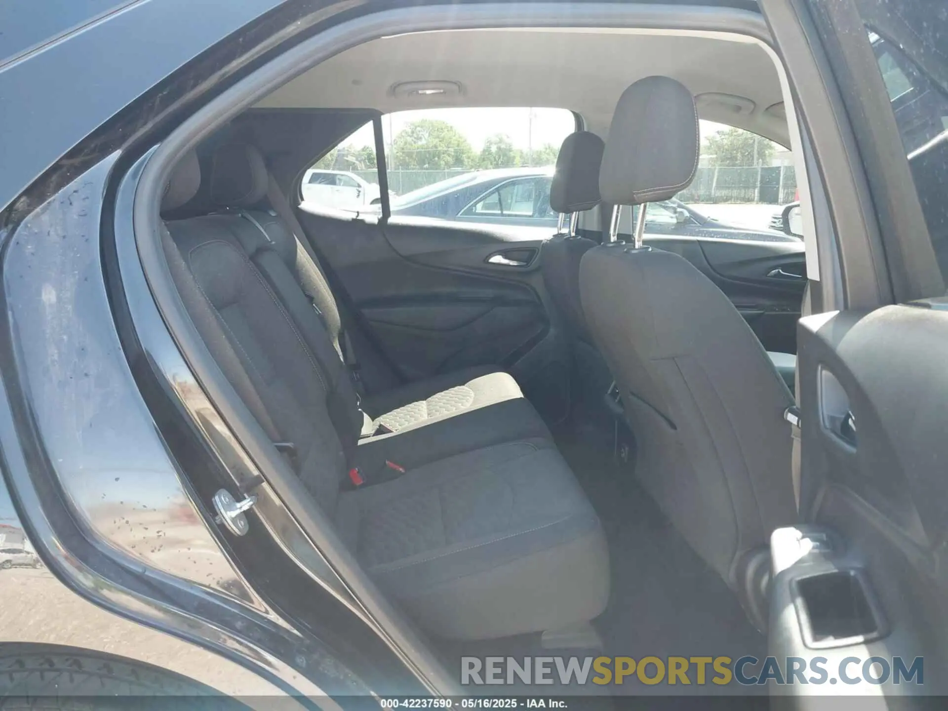 8 Photograph of a damaged car 2GNAXKEV3M6139382 CHEVROLET EQUINOX 2021