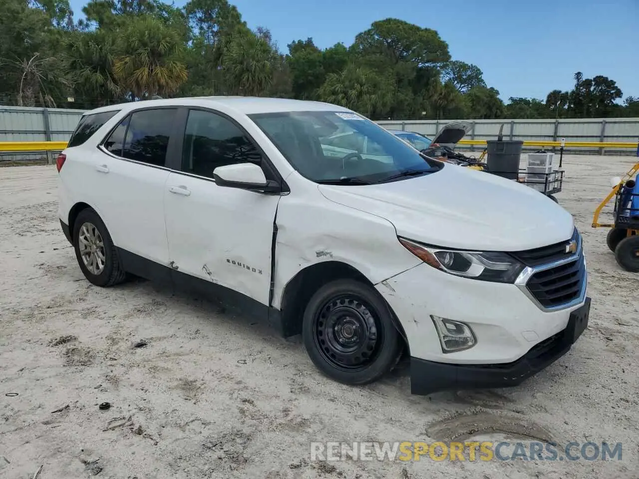 4 Фотография поврежденного автомобиля 2GNAXKEV4M6124678 CHEVROLET EQUINOX 2021