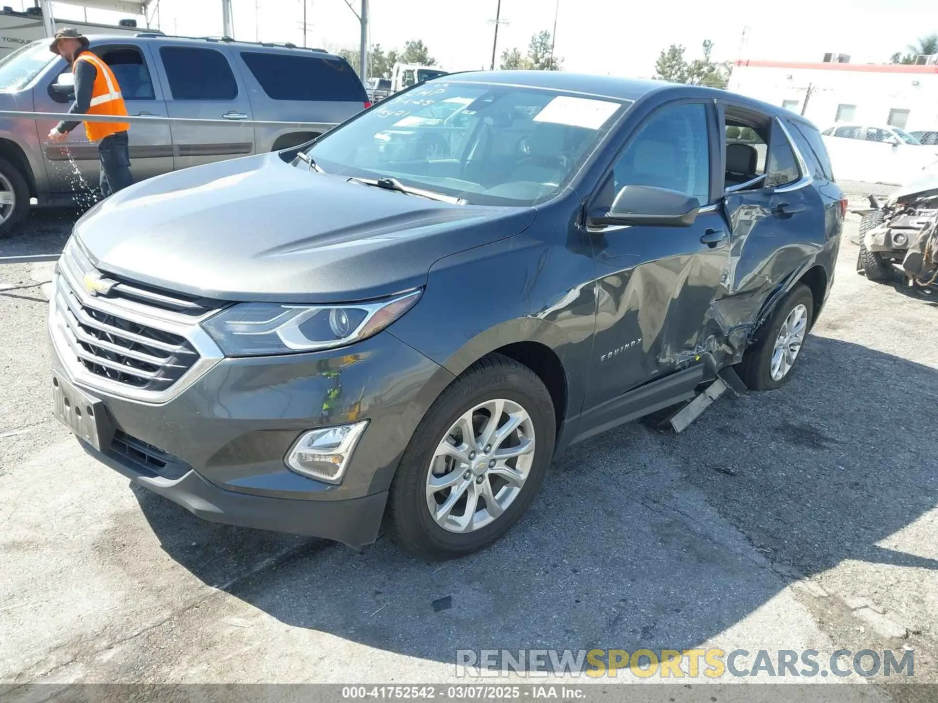 2 Фотография поврежденного автомобиля 2GNAXKEV4M6125300 CHEVROLET EQUINOX 2021