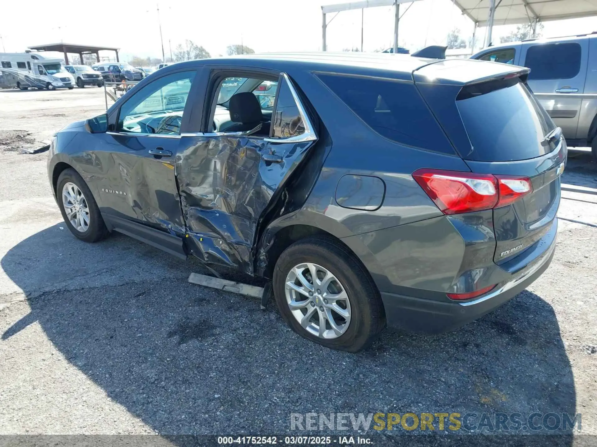 3 Фотография поврежденного автомобиля 2GNAXKEV4M6125300 CHEVROLET EQUINOX 2021