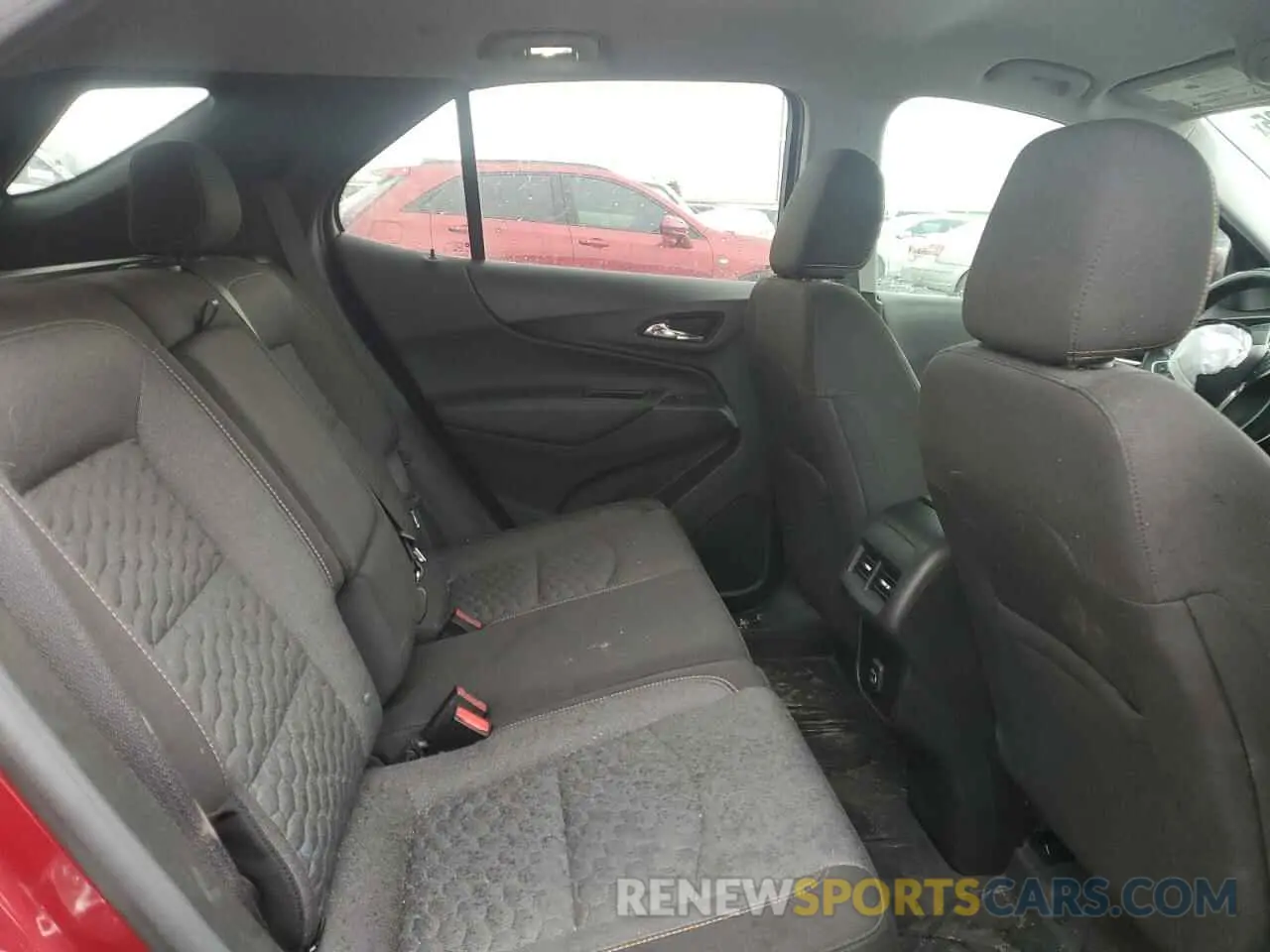 11 Photograph of a damaged car 2GNAXKEV5M6130229 CHEVROLET EQUINOX 2021
