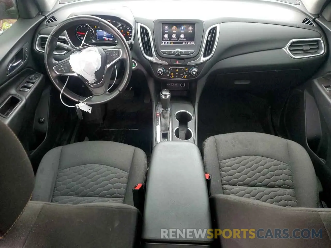 8 Photograph of a damaged car 2GNAXKEV5M6130229 CHEVROLET EQUINOX 2021