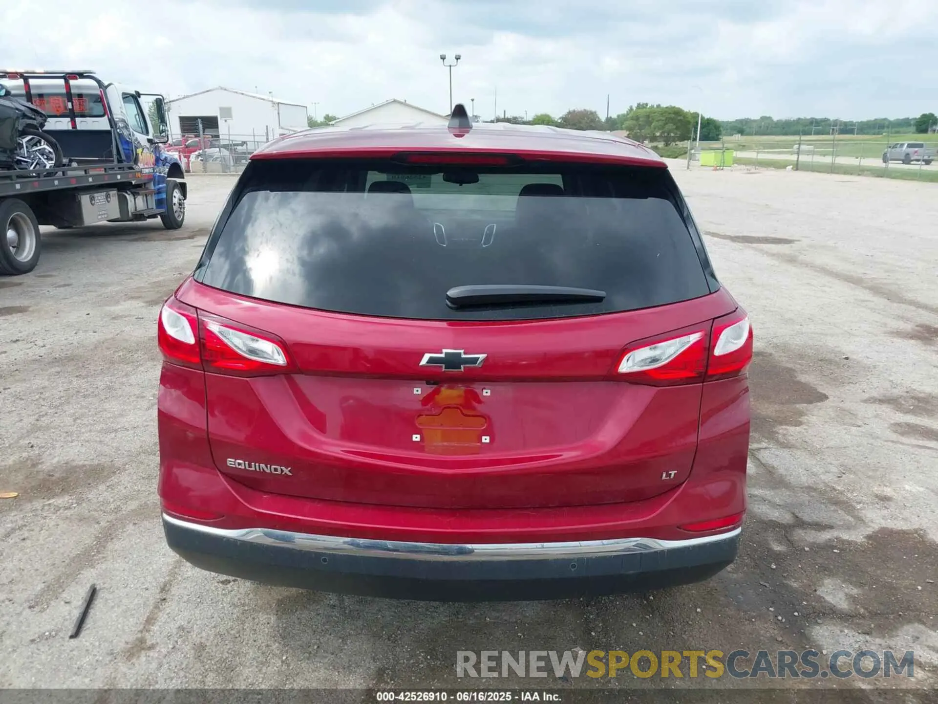 17 Photograph of a damaged car 2GNAXKEV5M6138783 CHEVROLET EQUINOX 2021