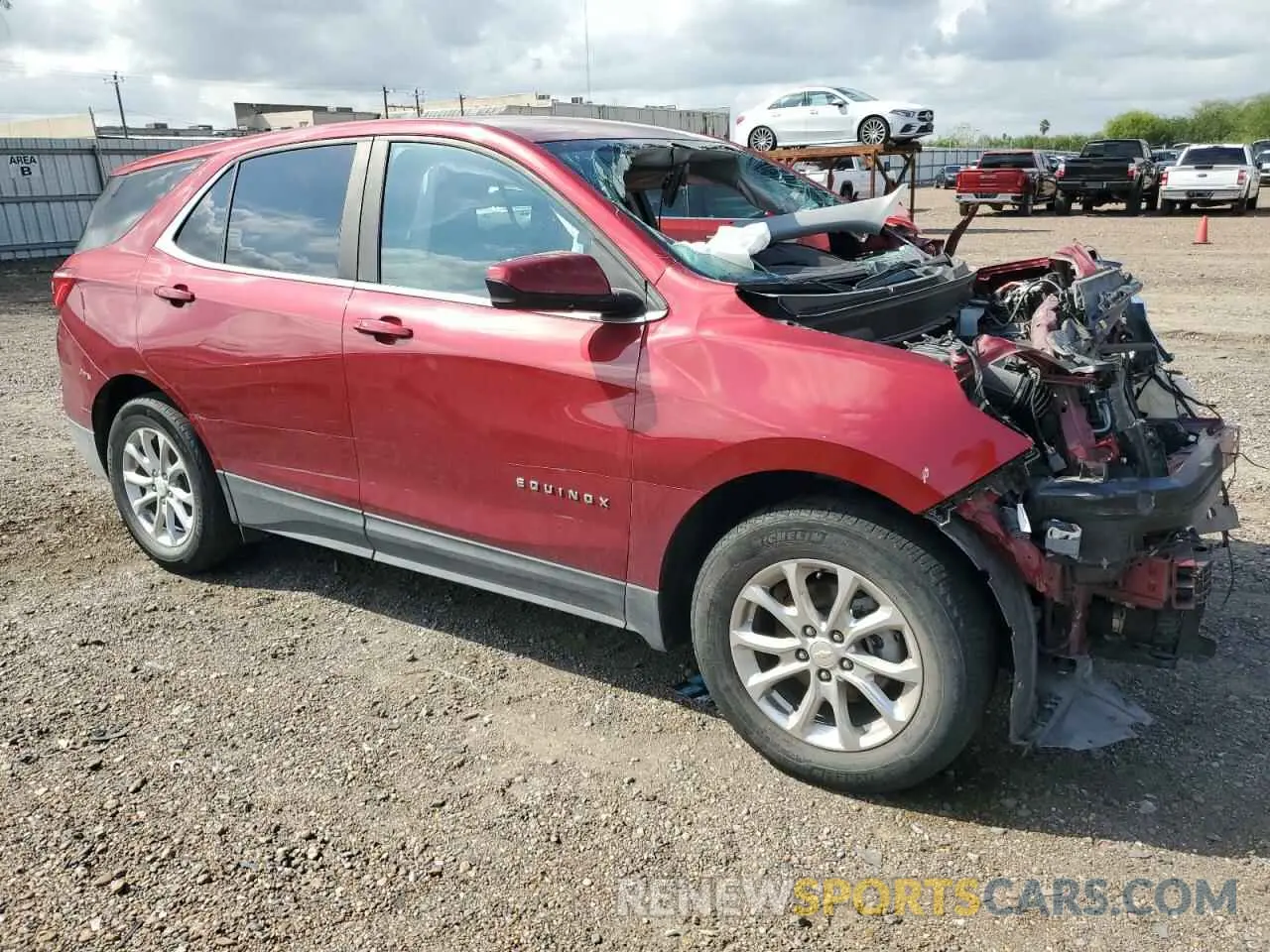 4 Photograph of a damaged car 2GNAXKEV6M6133009 CHEVROLET EQUINOX 2021