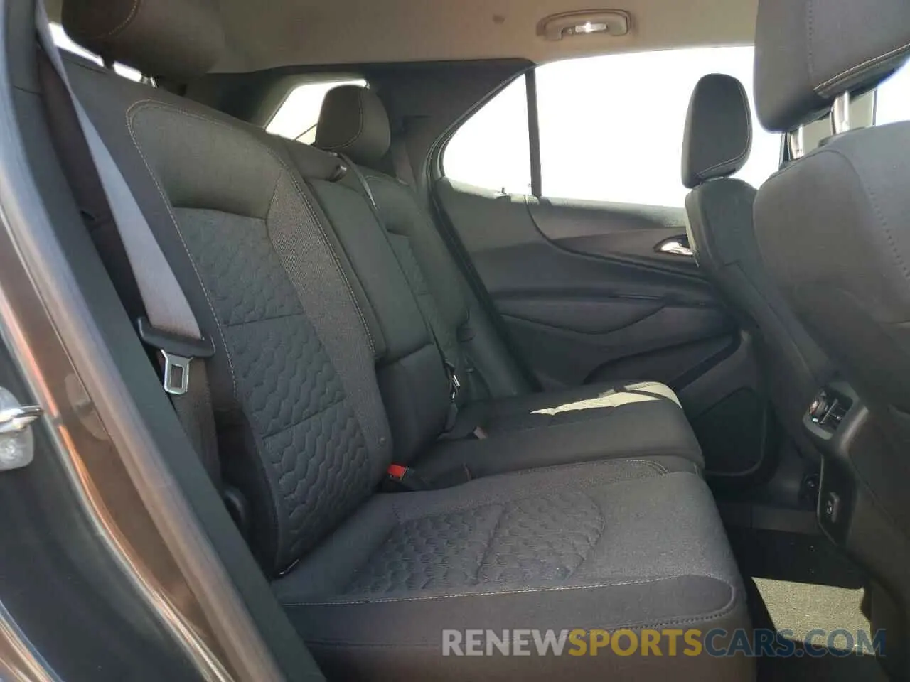 11 Photograph of a damaged car 2GNAXKEV7M6100097 CHEVROLET EQUINOX 2021