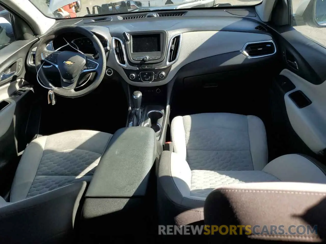 8 Photograph of a damaged car 2GNAXKEV7M6107258 CHEVROLET EQUINOX 2021