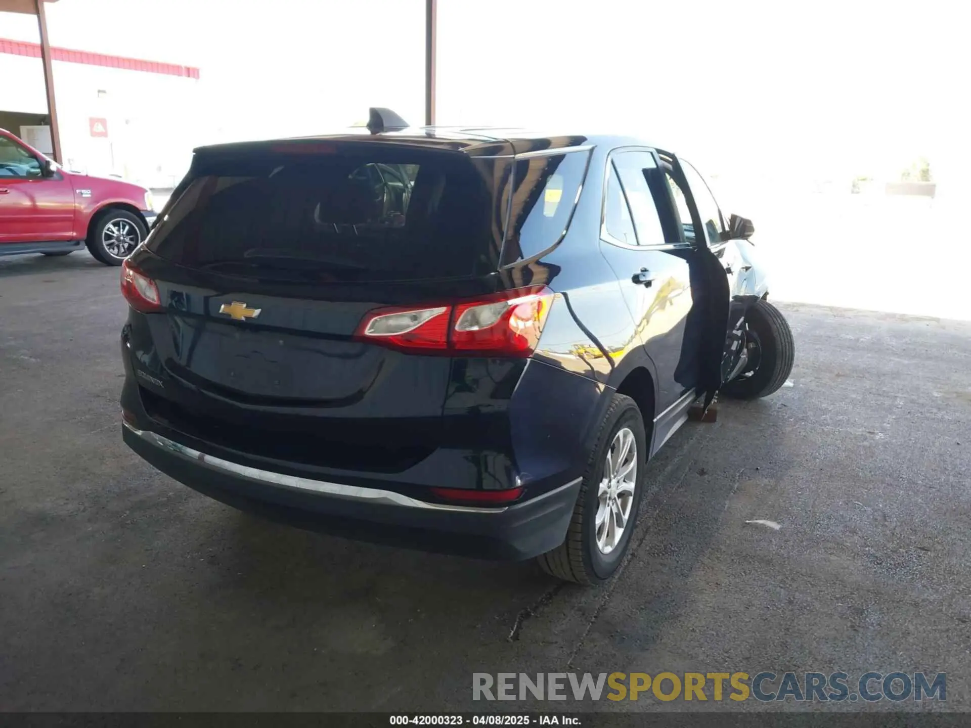 4 Photograph of a damaged car 2GNAXKEV7M6107597 CHEVROLET EQUINOX 2021