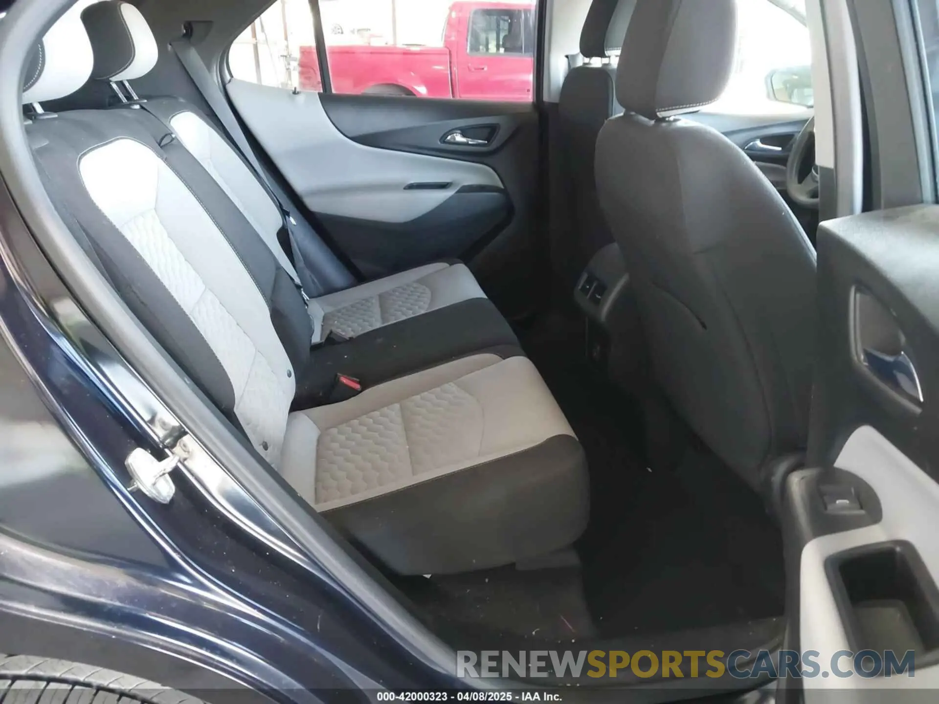 8 Photograph of a damaged car 2GNAXKEV7M6107597 CHEVROLET EQUINOX 2021