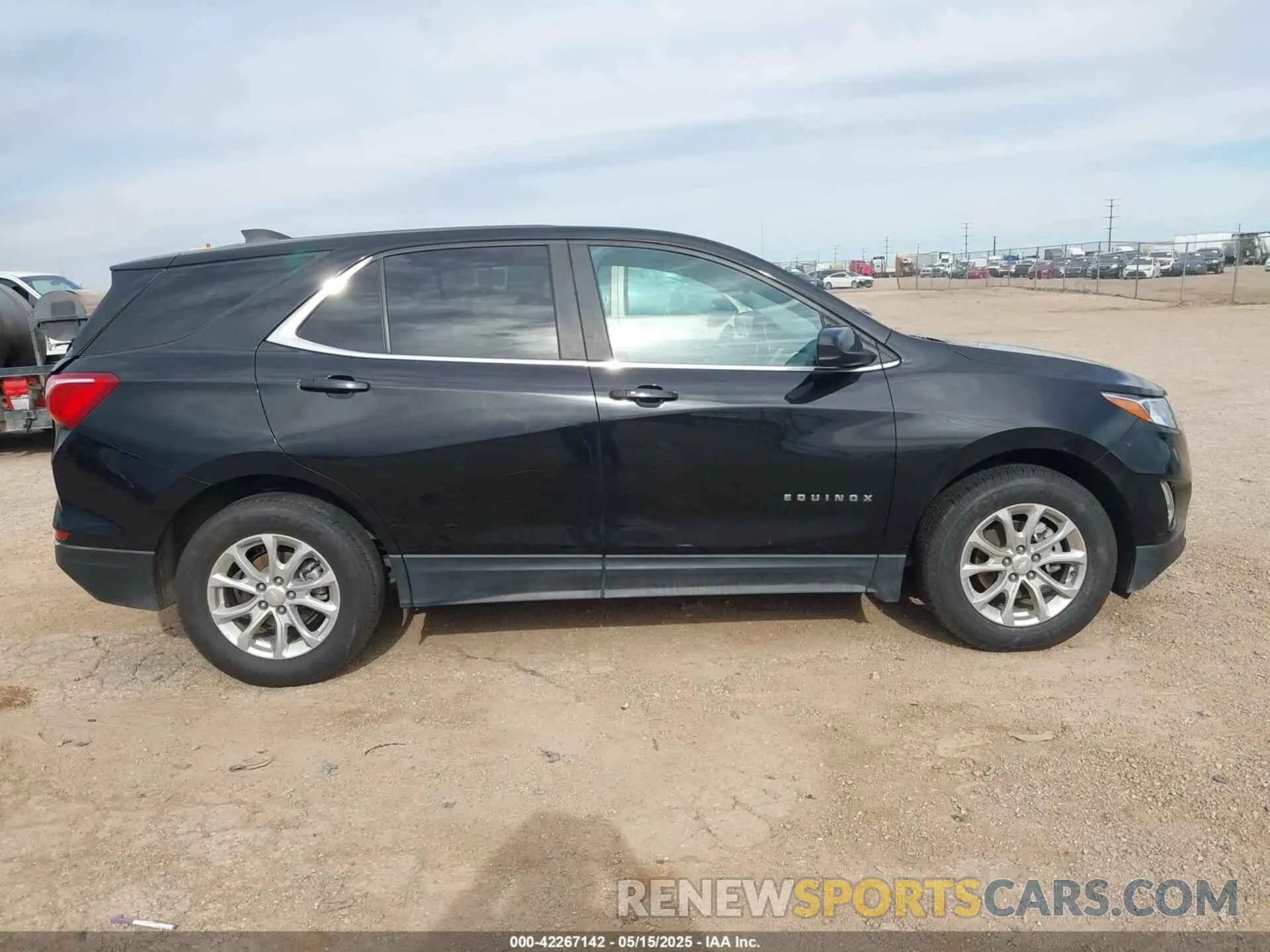 13 Photograph of a damaged car 2GNAXKEV7M6110922 CHEVROLET EQUINOX 2021