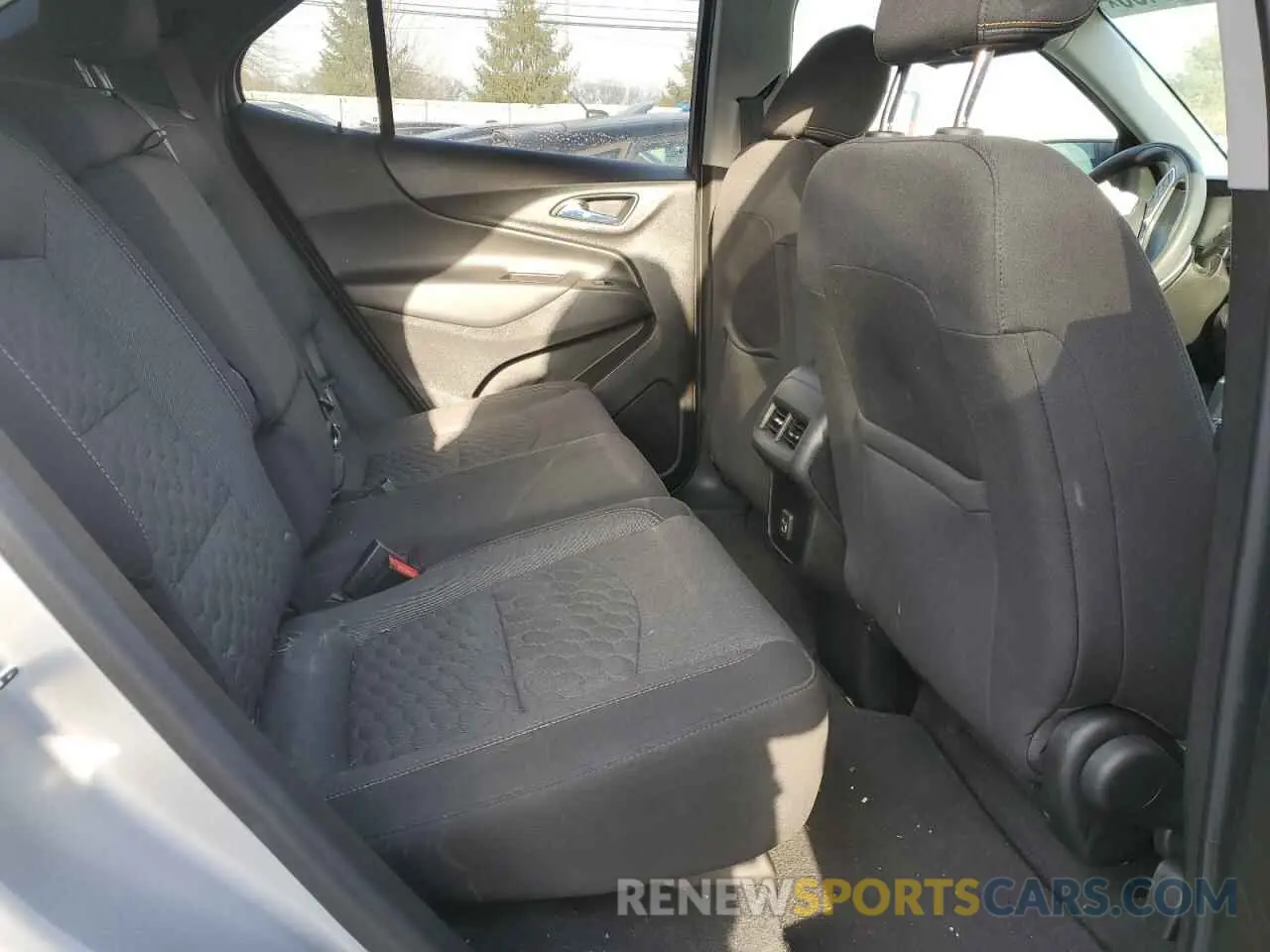 11 Photograph of a damaged car 2GNAXKEV7M6127901 CHEVROLET EQUINOX 2021