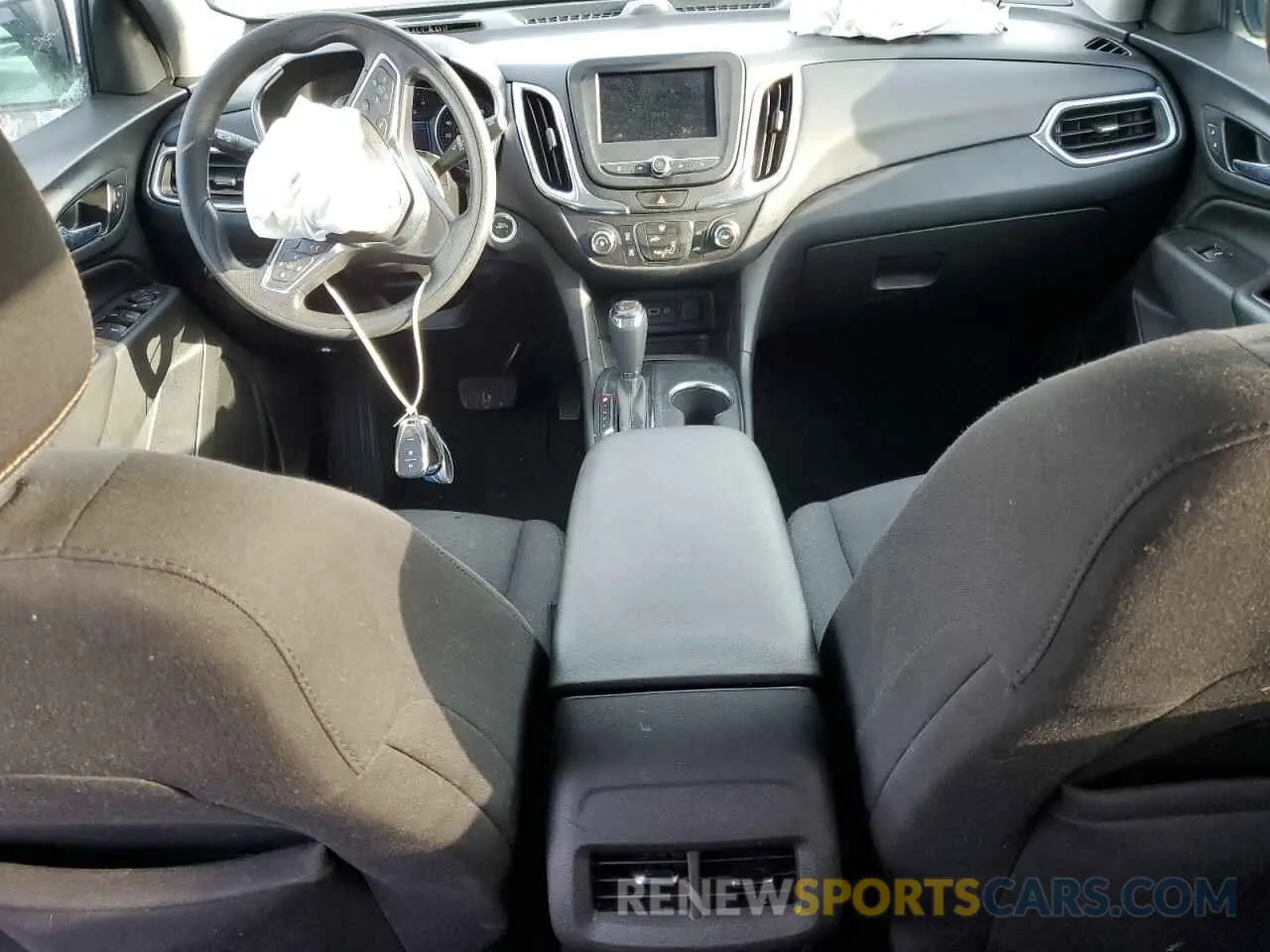 8 Photograph of a damaged car 2GNAXKEV7M6127901 CHEVROLET EQUINOX 2021