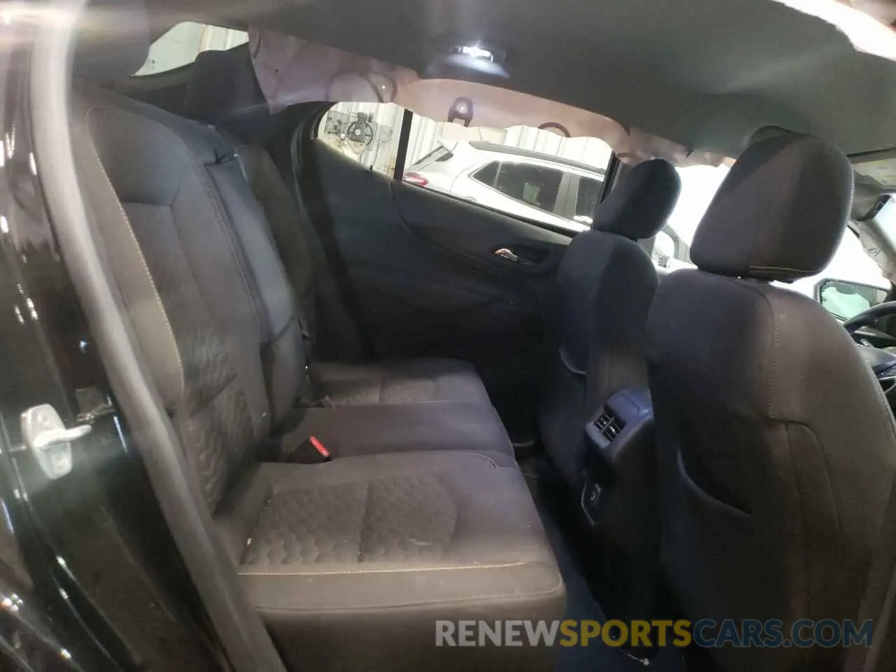11 Photograph of a damaged car 2GNAXKEV8M6119029 CHEVROLET EQUINOX 2021