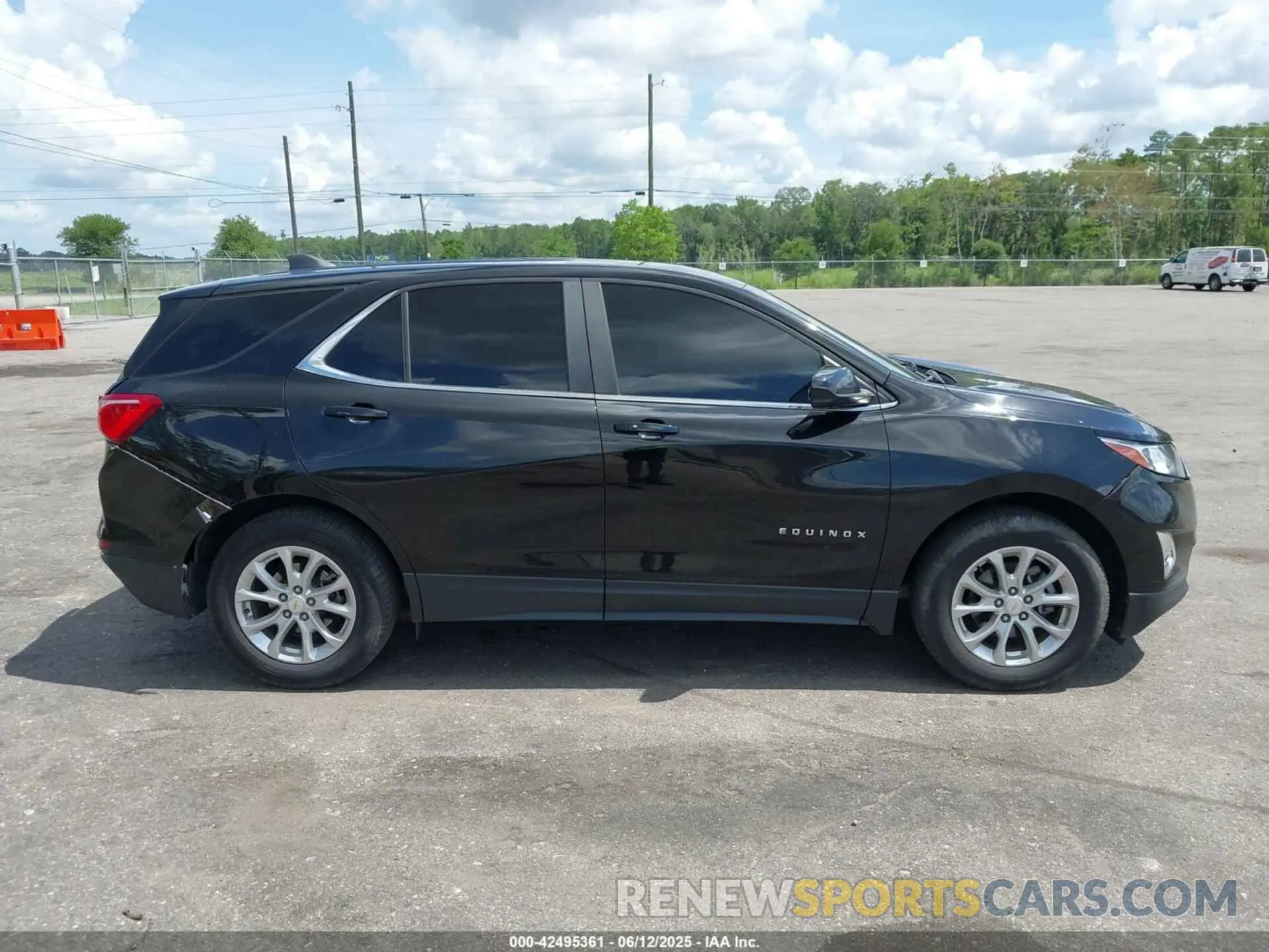 13 Photograph of a damaged car 2GNAXKEV8M6126563 CHEVROLET EQUINOX 2021