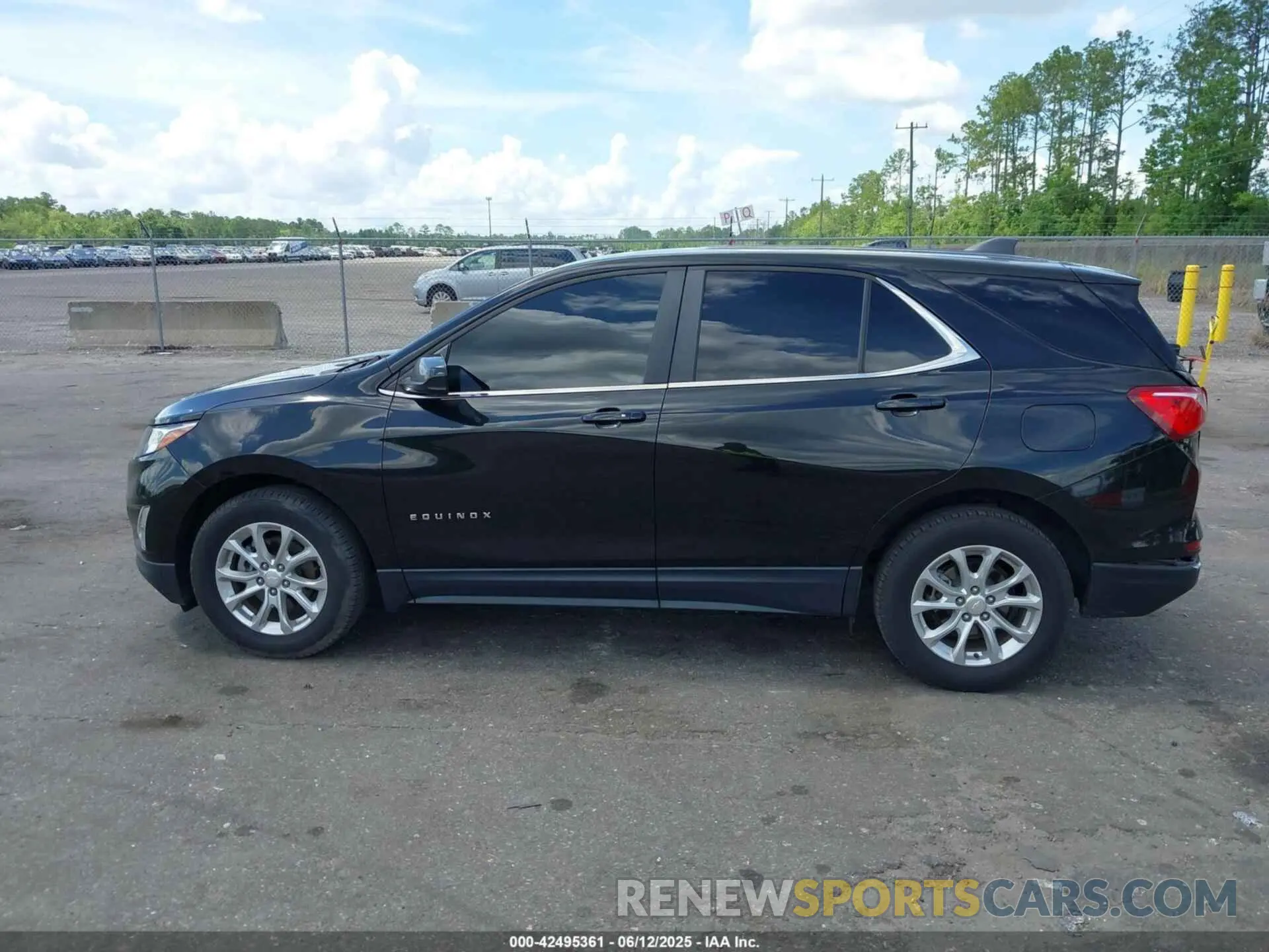 14 Photograph of a damaged car 2GNAXKEV8M6126563 CHEVROLET EQUINOX 2021