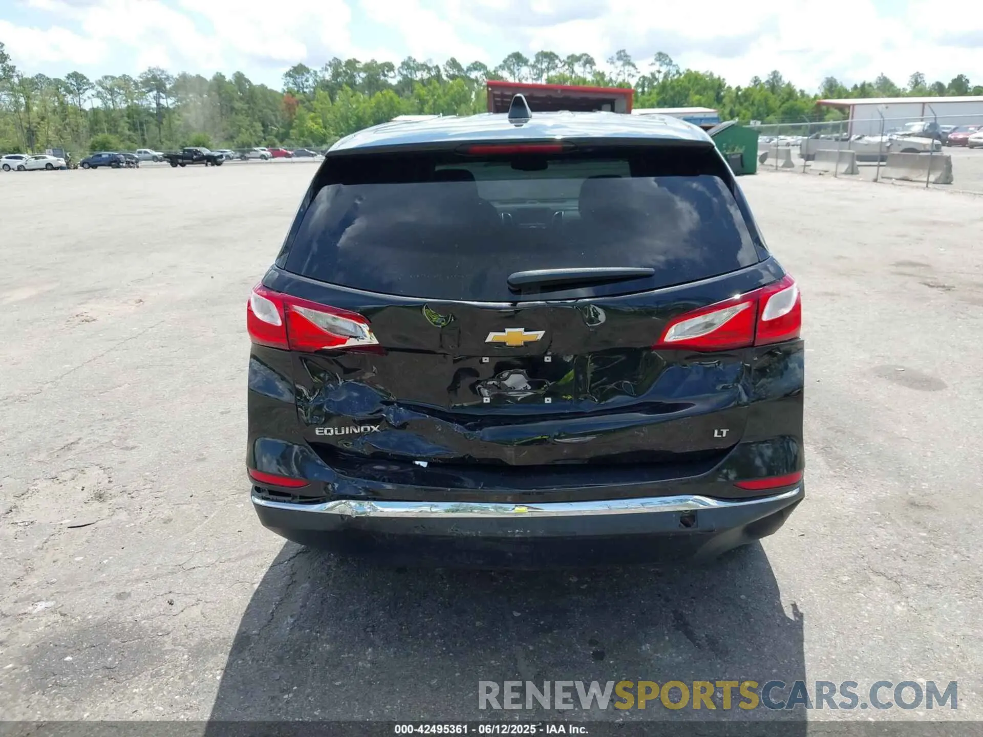 17 Photograph of a damaged car 2GNAXKEV8M6126563 CHEVROLET EQUINOX 2021