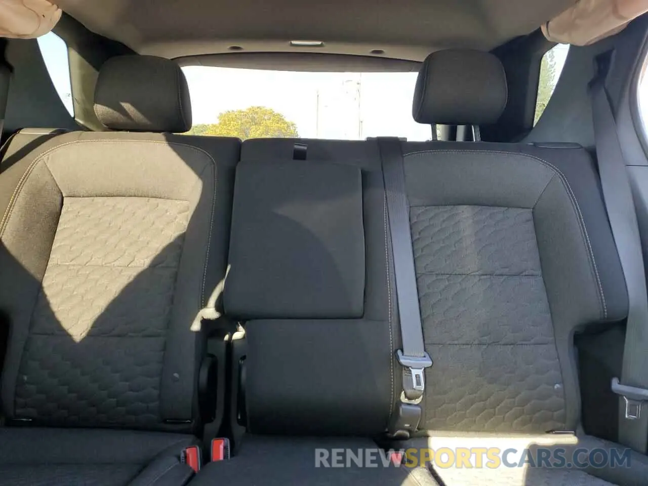 10 Photograph of a damaged car 2GNAXKEV9M6165310 CHEVROLET EQUINOX 2021