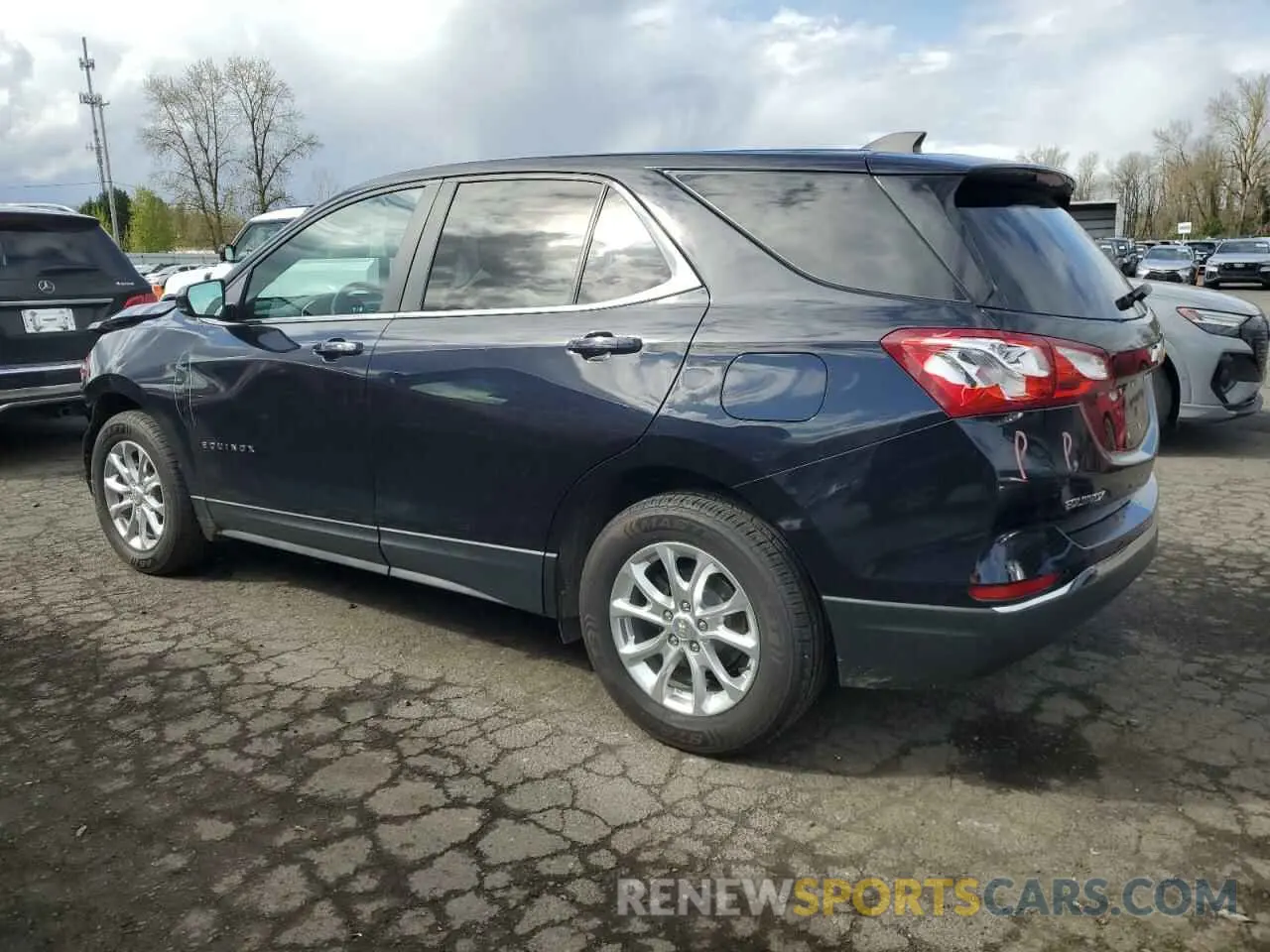 2 Photograph of a damaged car 2GNAXKEVXM6104757 CHEVROLET EQUINOX 2021