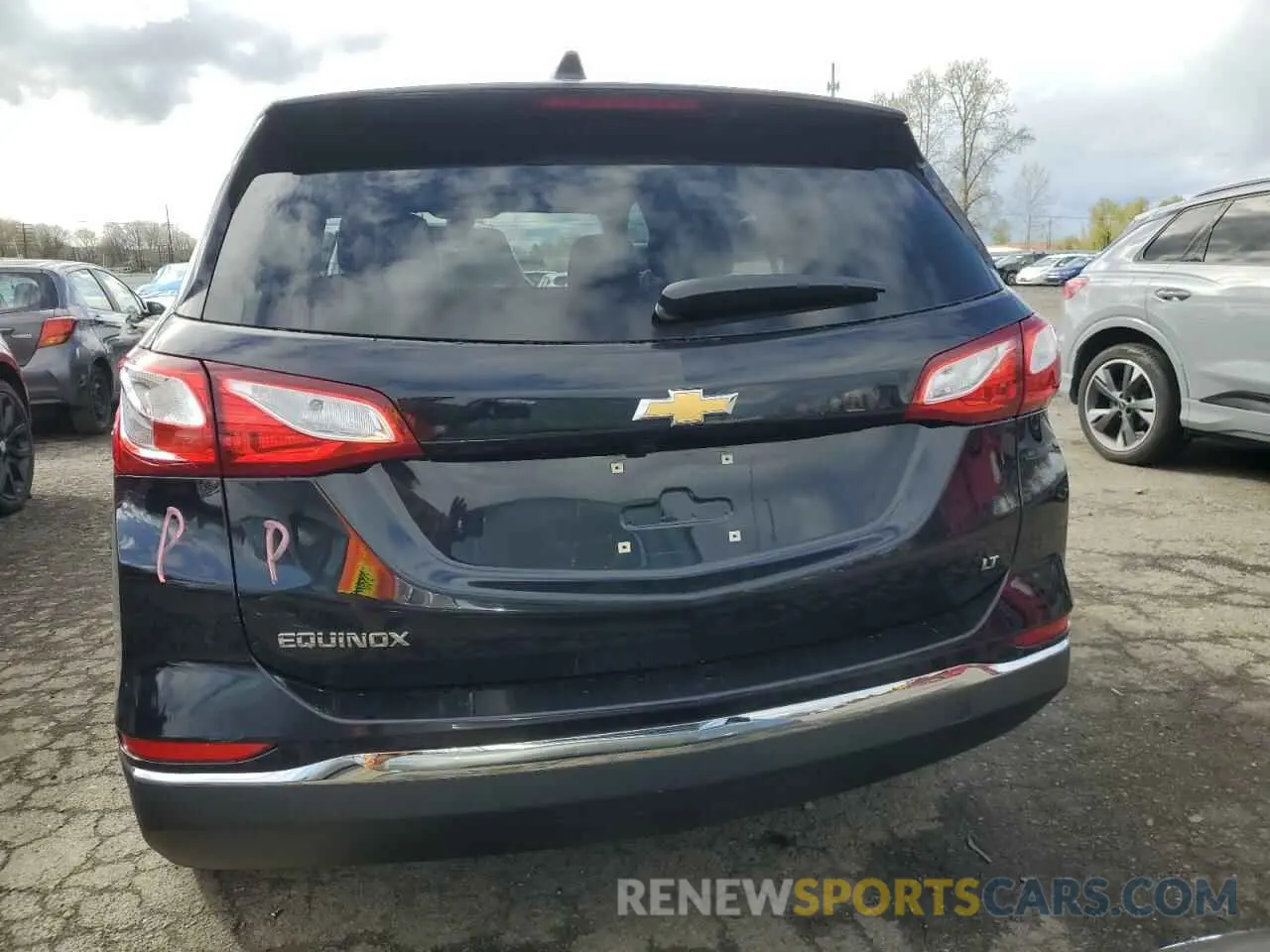 6 Photograph of a damaged car 2GNAXKEVXM6104757 CHEVROLET EQUINOX 2021
