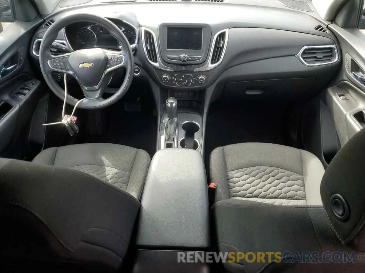8 Photograph of a damaged car 2GNAXKEVXM6104757 CHEVROLET EQUINOX 2021
