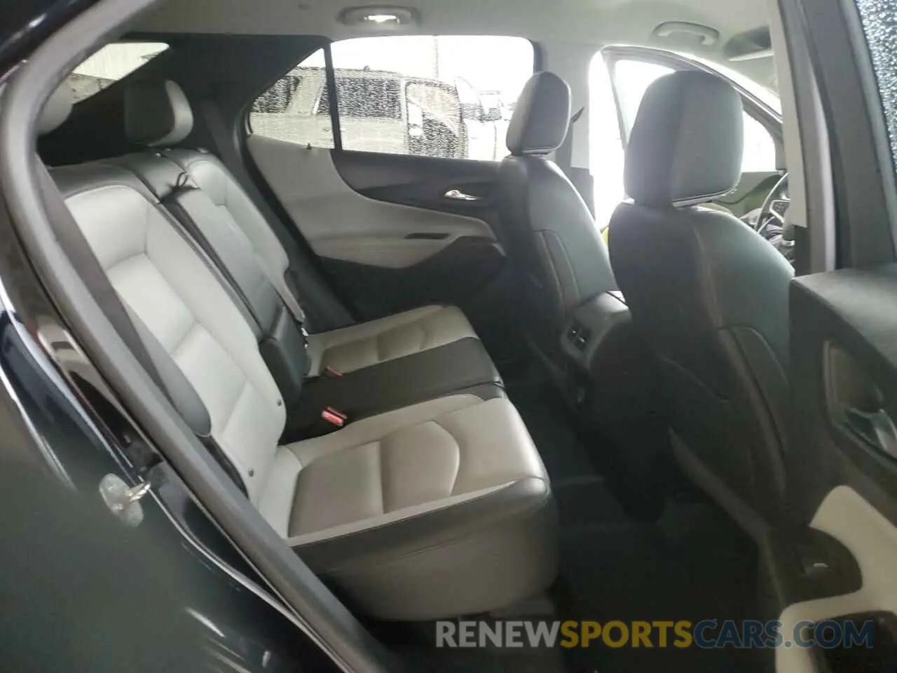 10 Photograph of a damaged car 2GNAXNEV5M6141202 CHEVROLET EQUINOX 2021