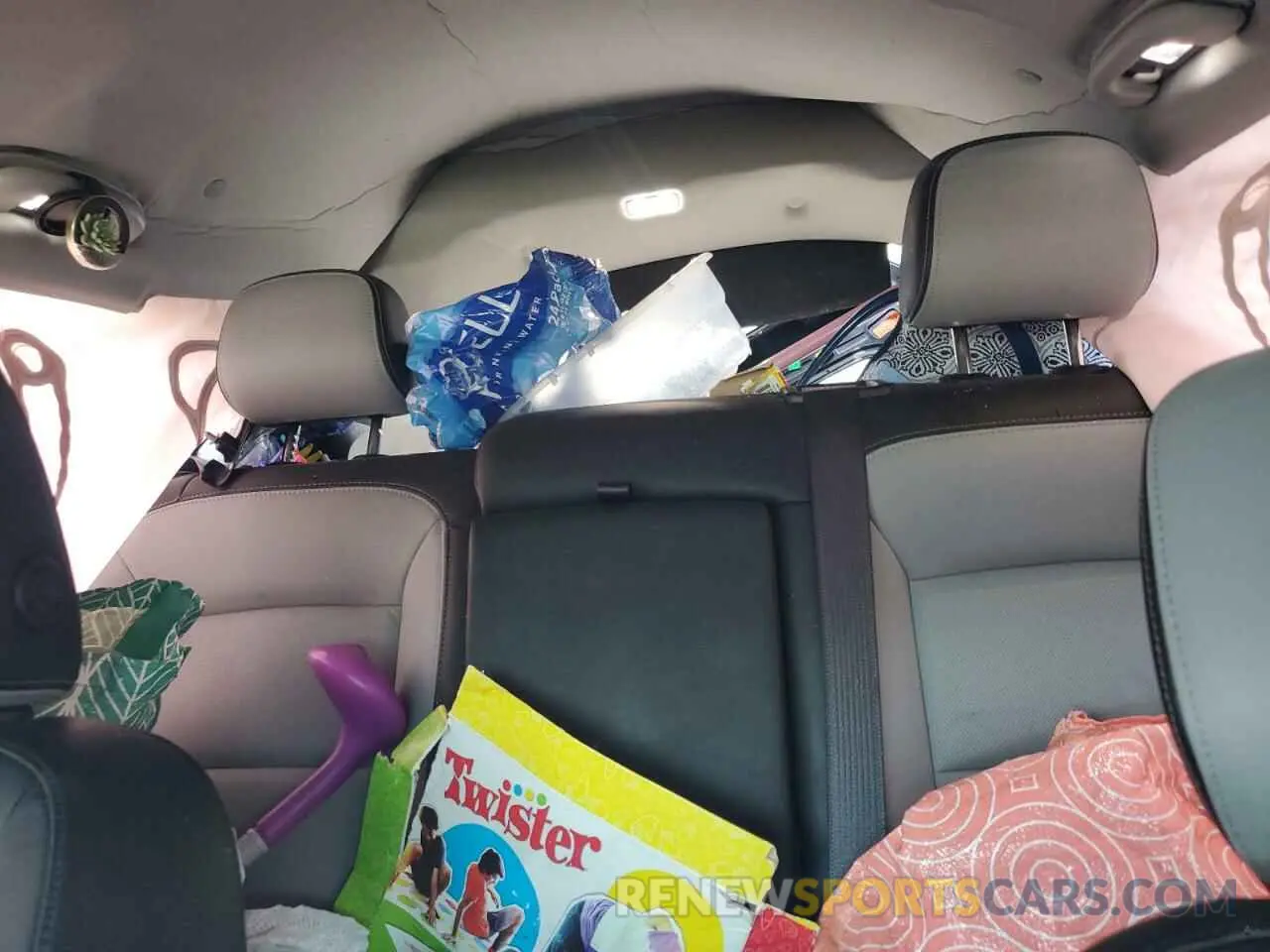 10 Photograph of a damaged car 2GNAXNEV9M6157869 CHEVROLET EQUINOX 2021